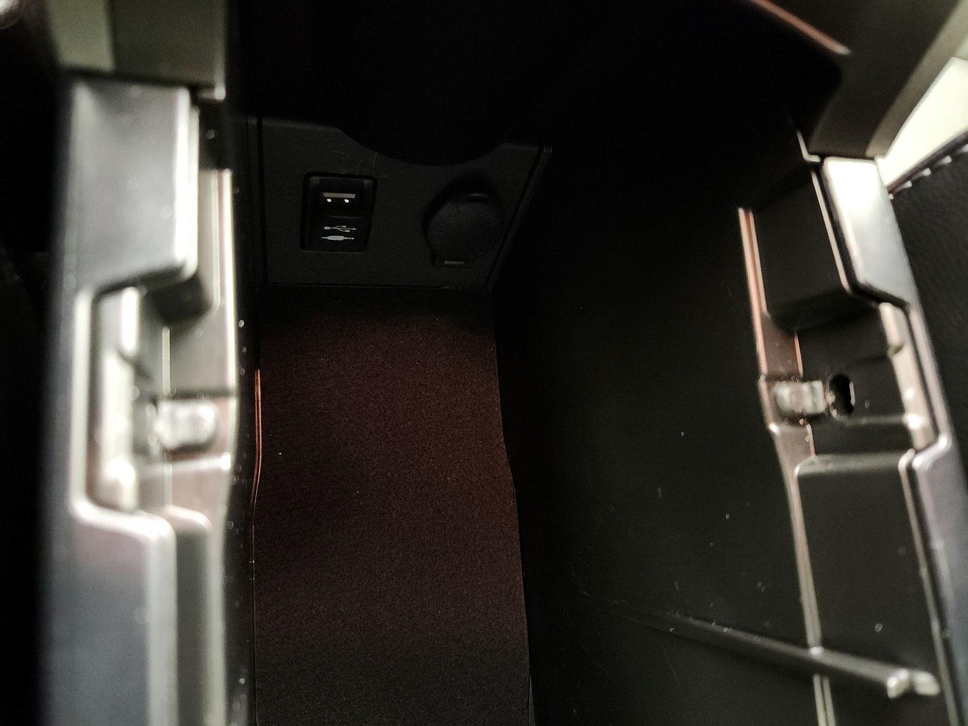 Thumbnail: 2015 Toyota Prius - 18