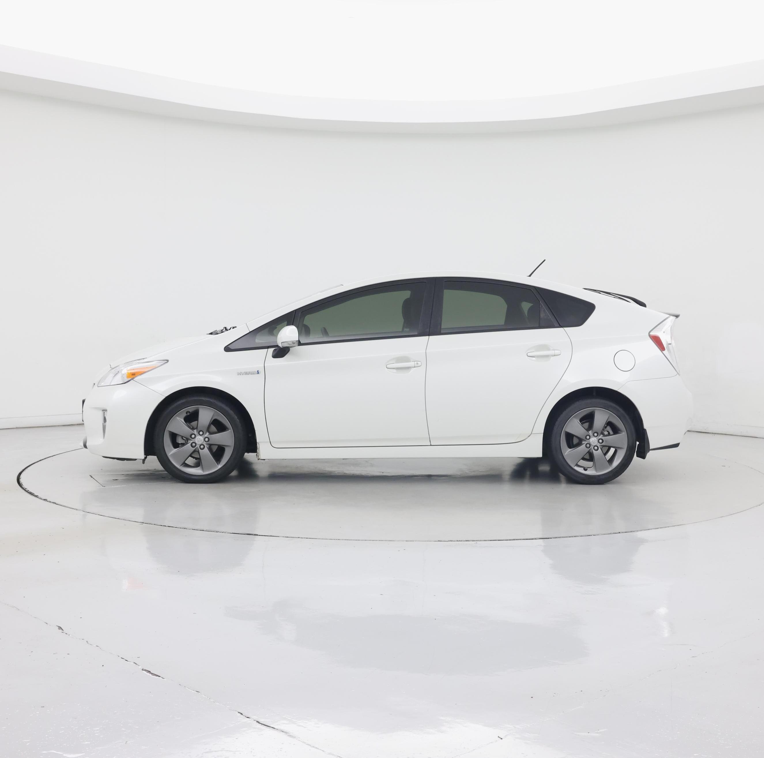 Thumbnail: 2015 Toyota Prius - 3