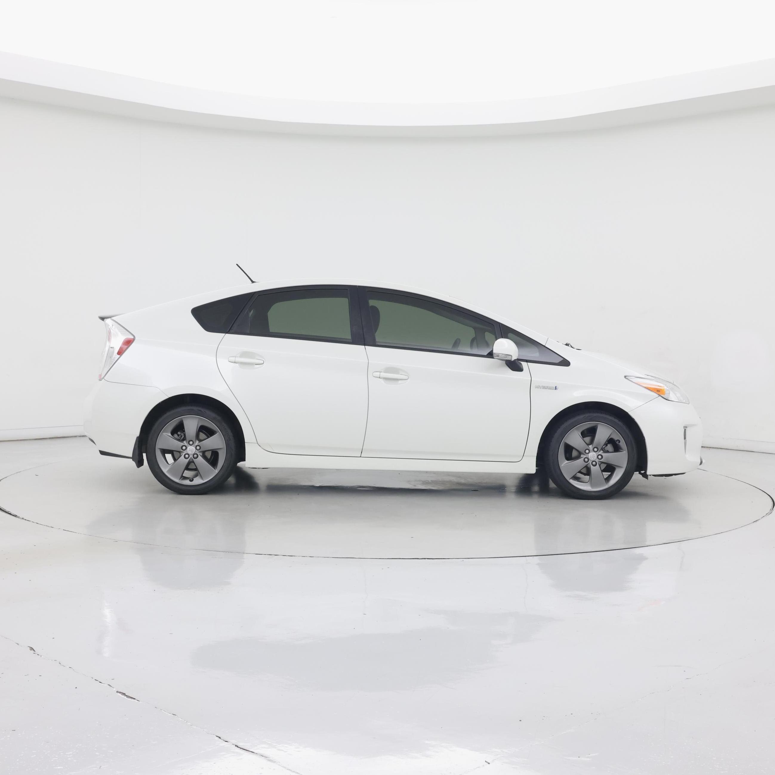 Thumbnail: 2015 Toyota Prius - 7