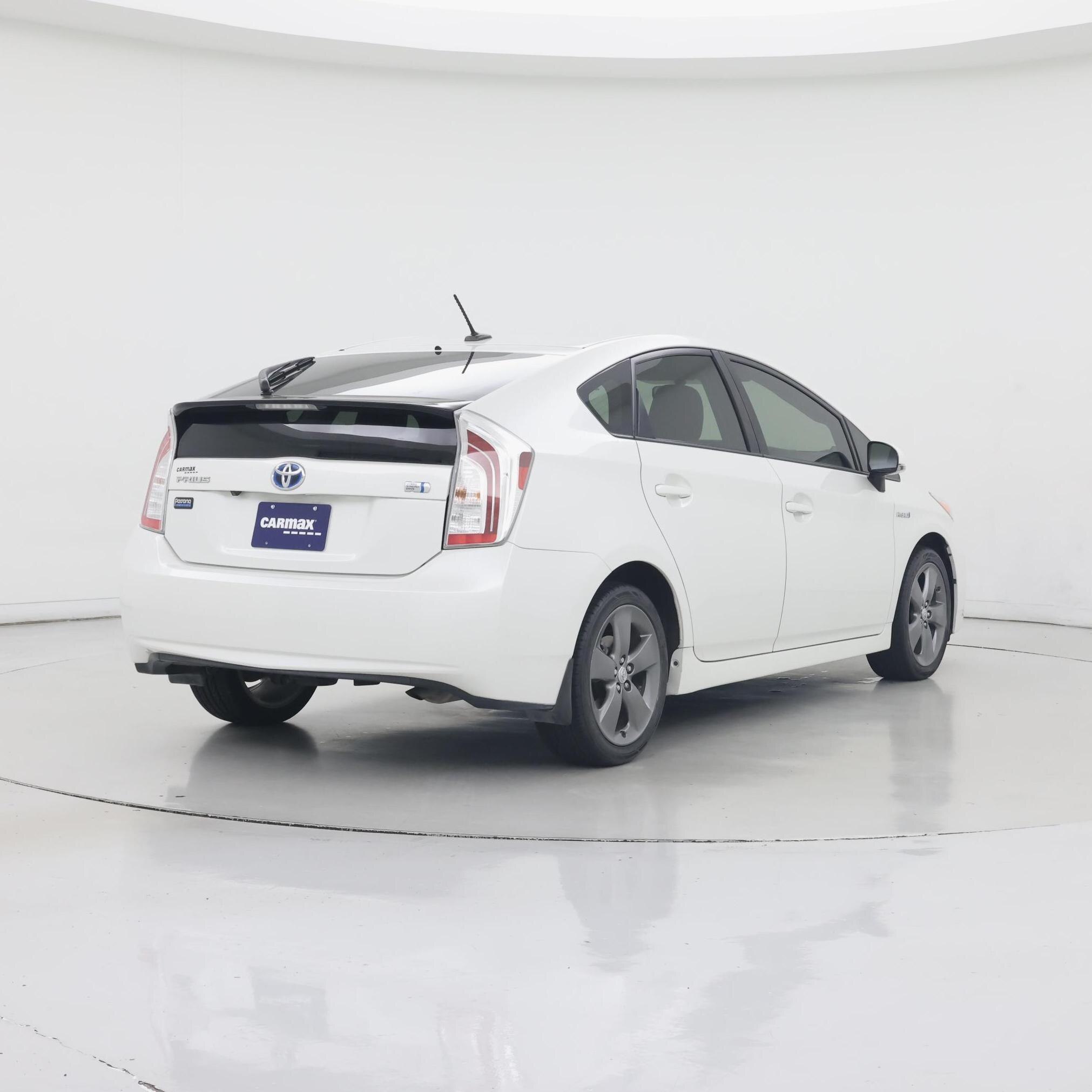 Thumbnail: 2015 Toyota Prius - 8