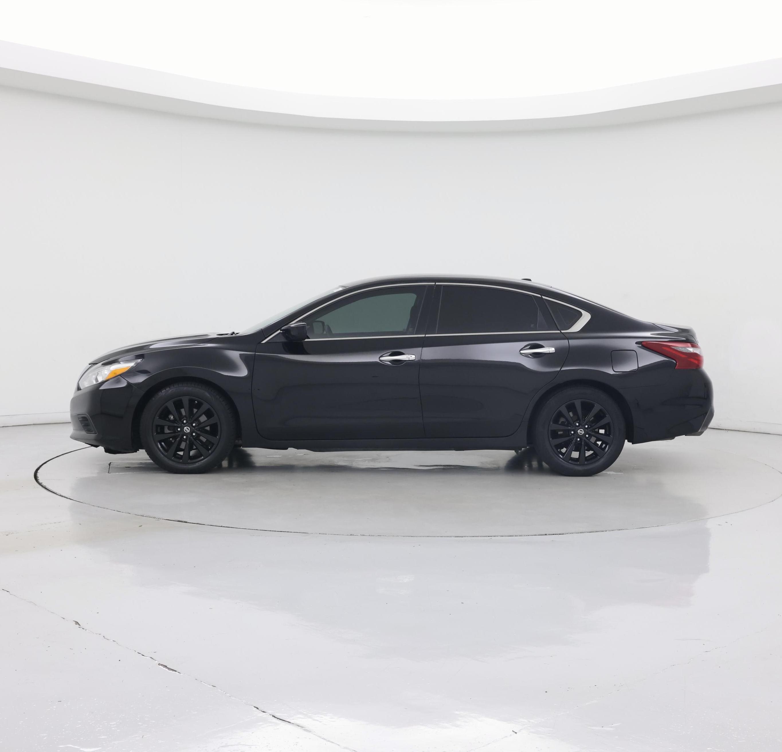 Thumbnail: 2018 Nissan Altima - 3