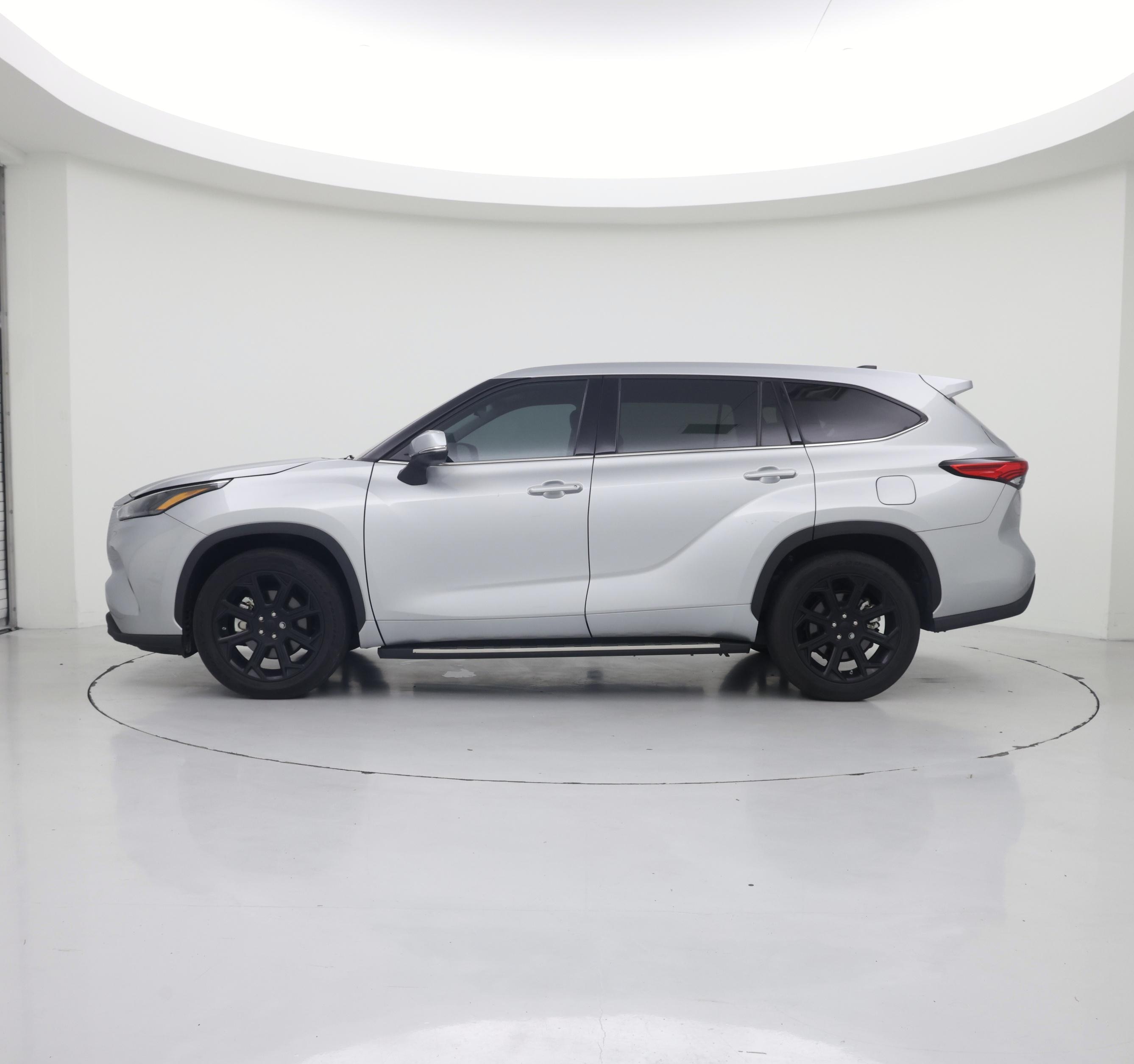 Thumbnail: 2022 Toyota Highlander - 3