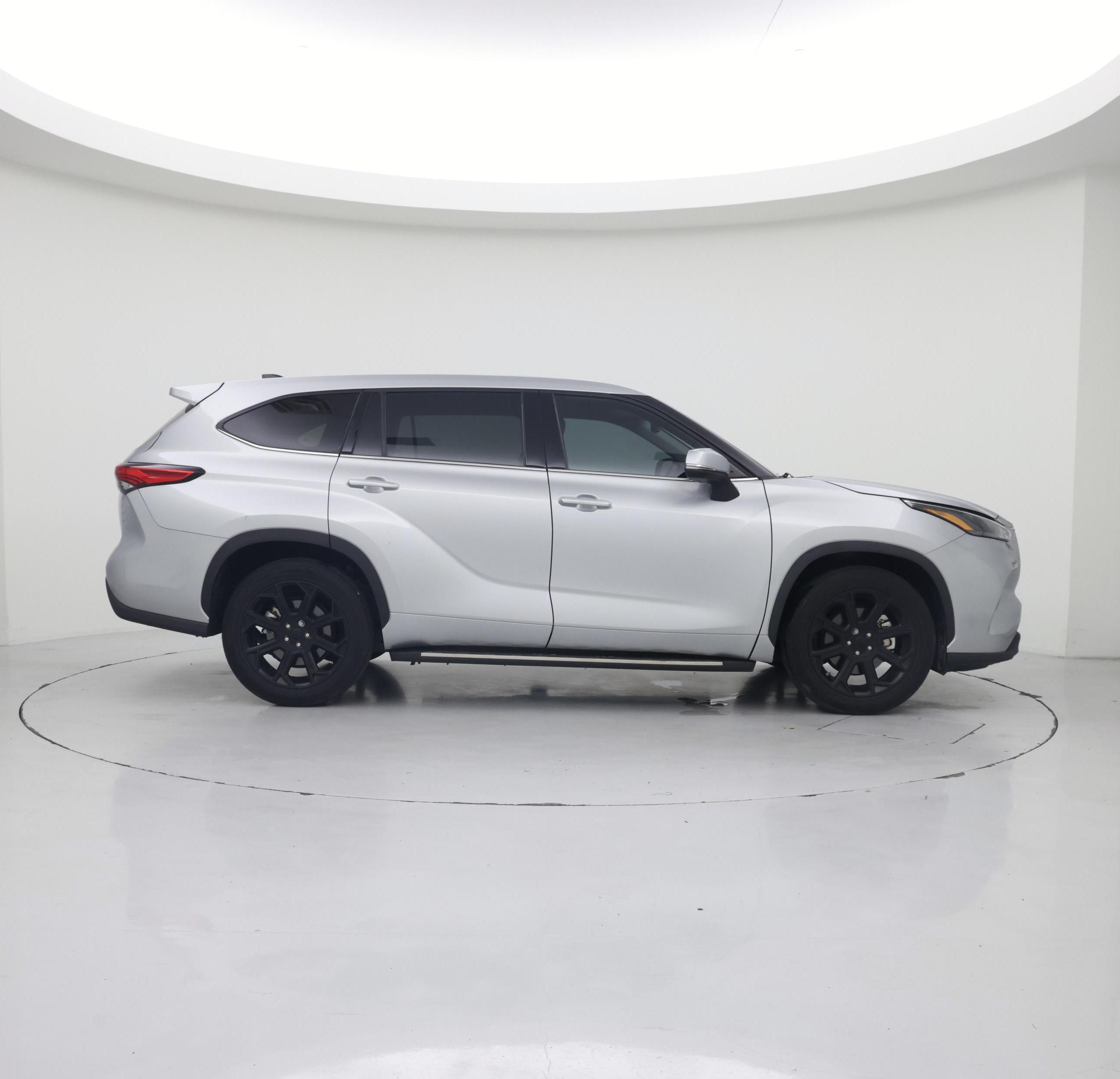 Thumbnail: 2022 Toyota Highlander - 7