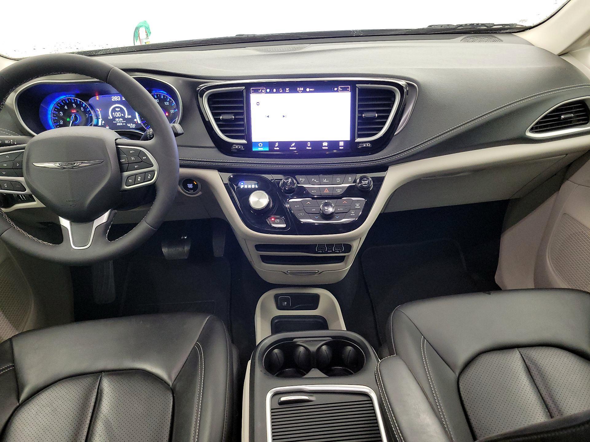 Thumbnail: 2023 Chrysler Pacifica - 9
