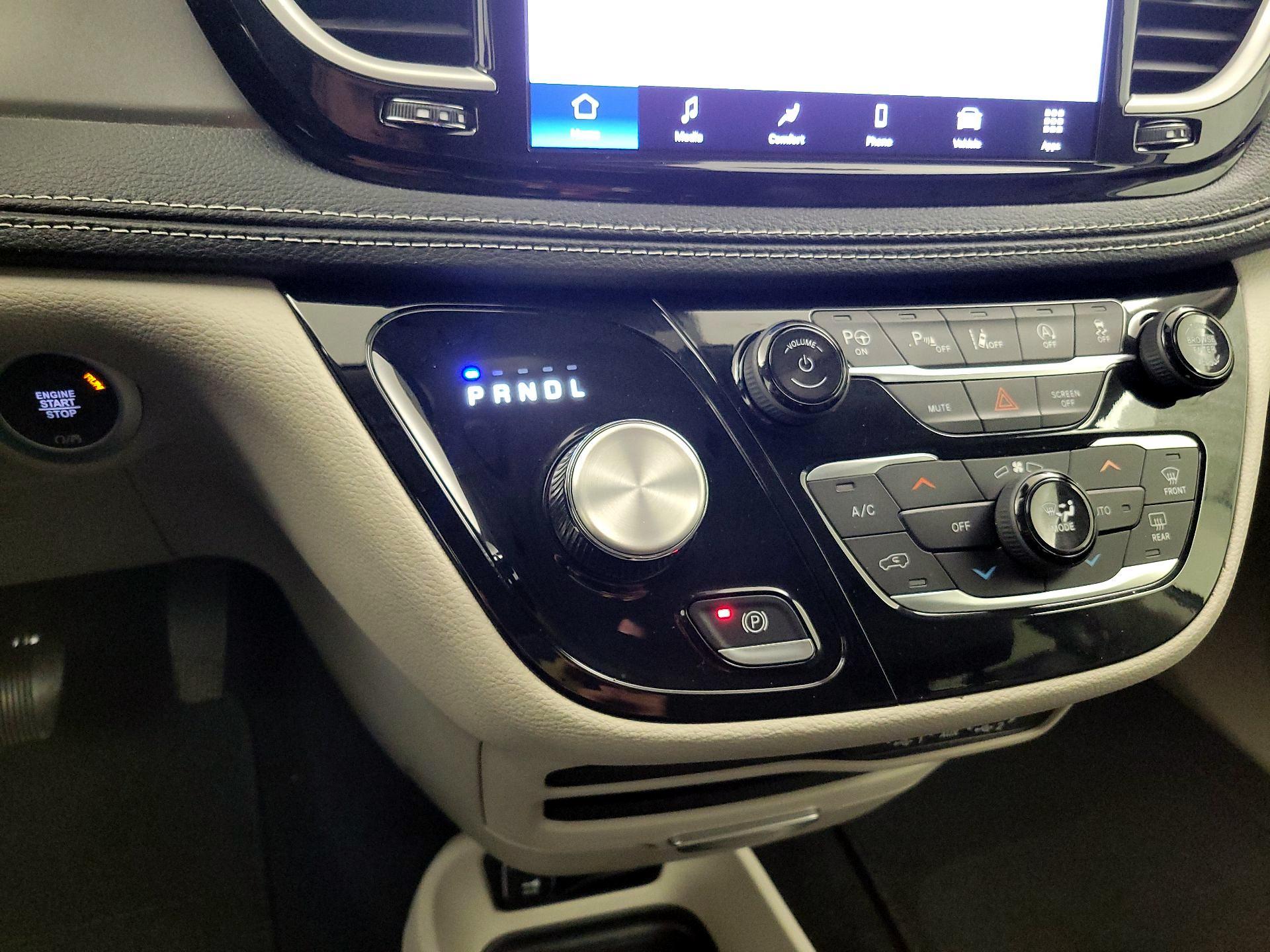 Thumbnail: 2023 Chrysler Pacifica - 17