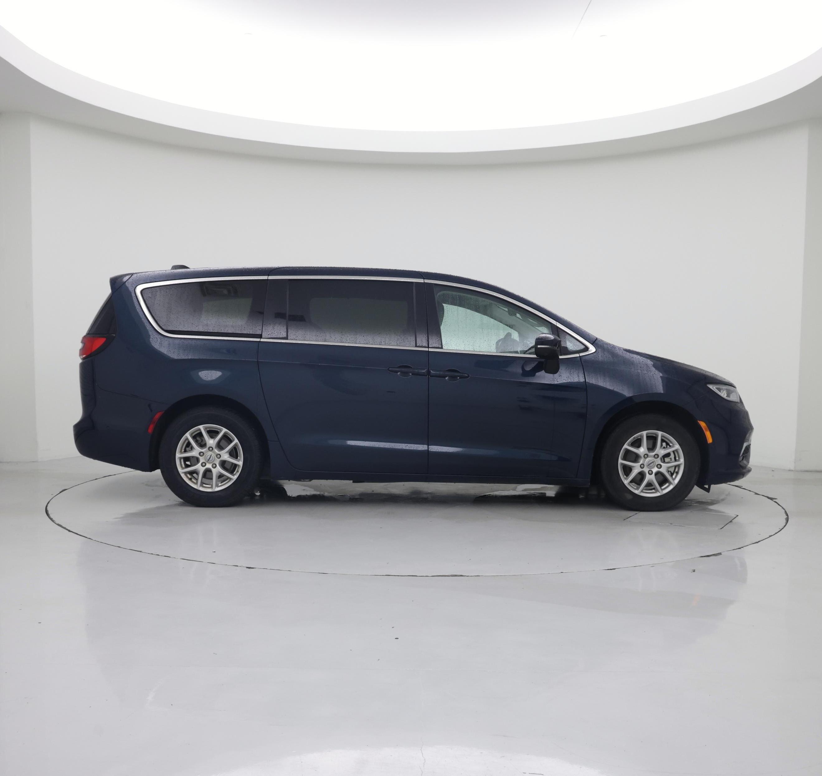Thumbnail: 2023 Chrysler Pacifica - 7