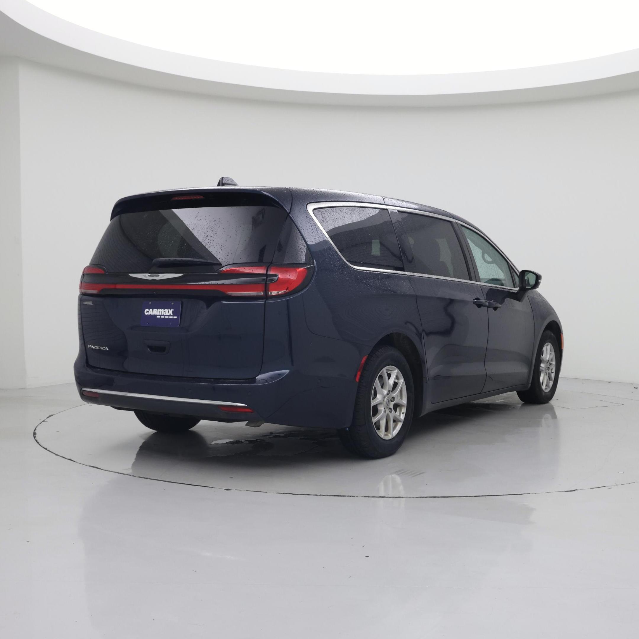 Thumbnail: 2023 Chrysler Pacifica - 8