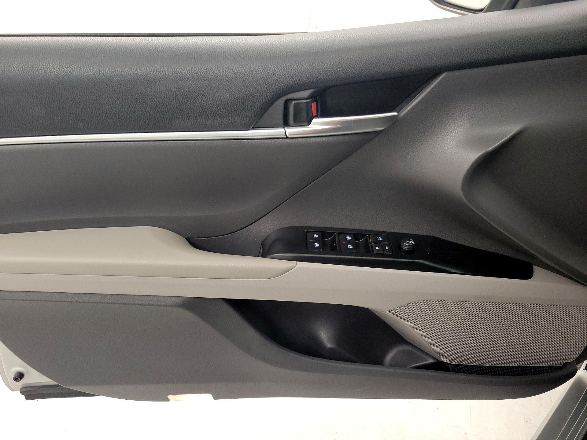 Thumbnail: 2019 Toyota Camry - 12