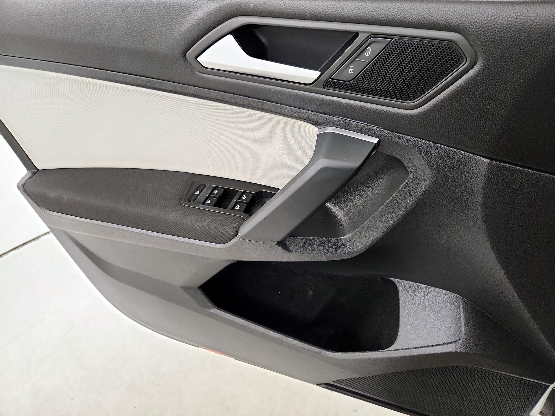 Thumbnail: 2019 Volkswagen Tiguan - 12
