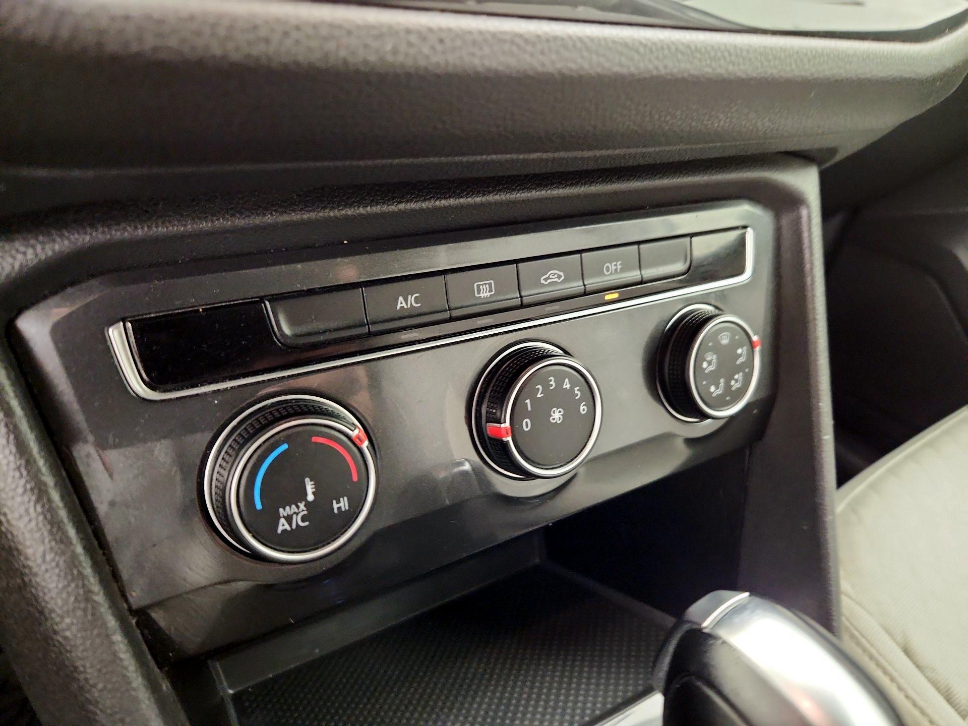 Thumbnail: 2019 Volkswagen Tiguan - 16