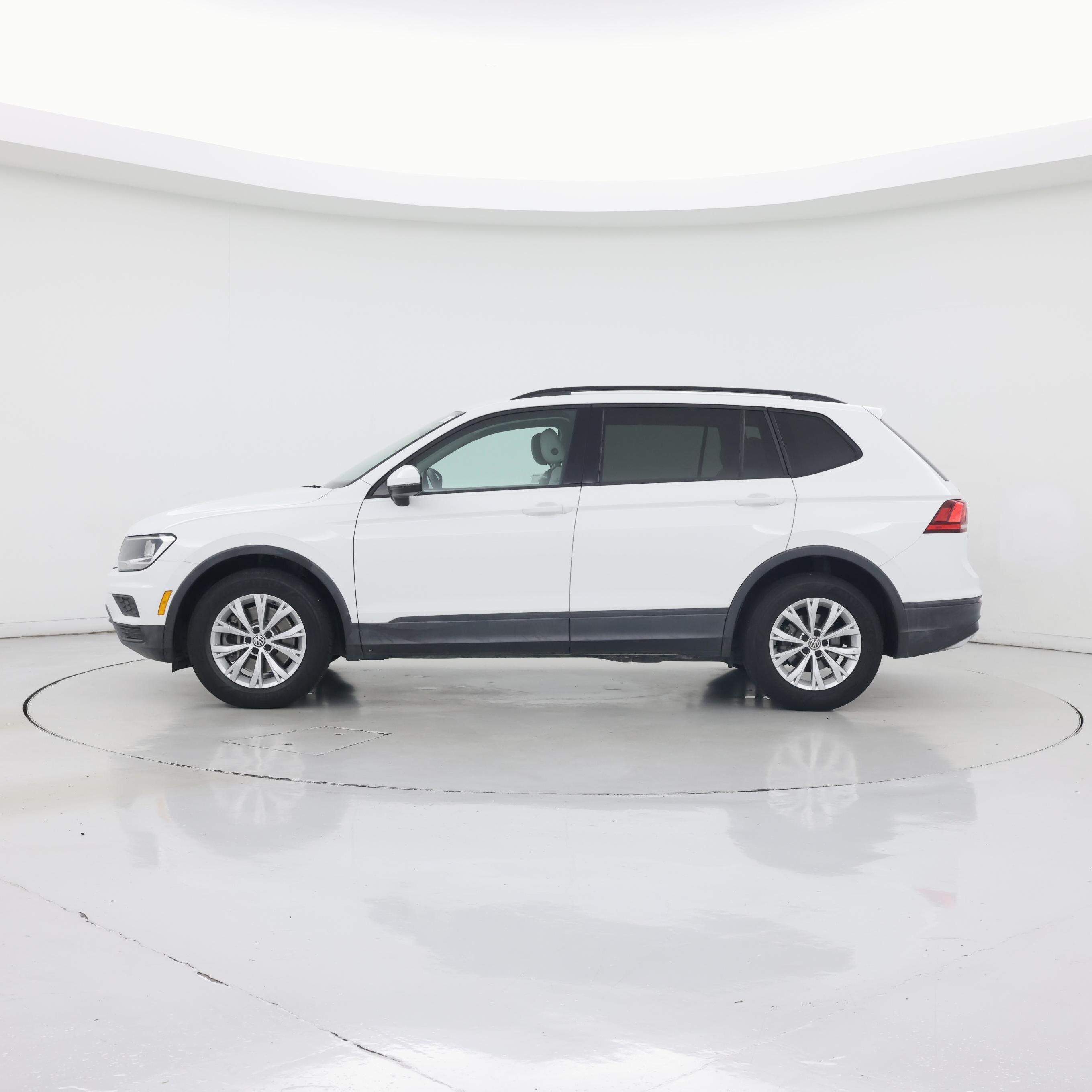 Thumbnail: 2019 Volkswagen Tiguan - 3