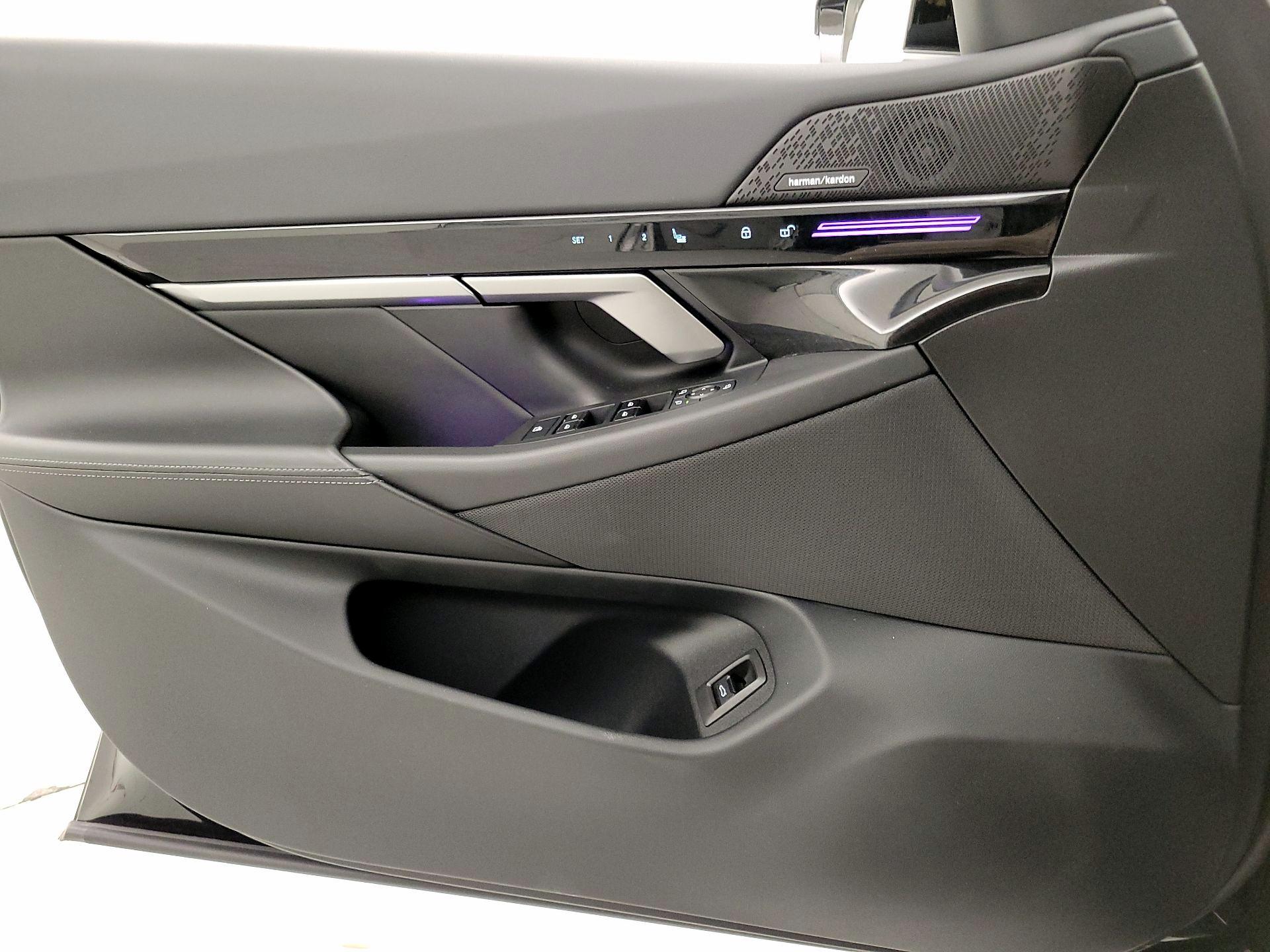 Thumbnail: 2024 BMW 5 Series - 12