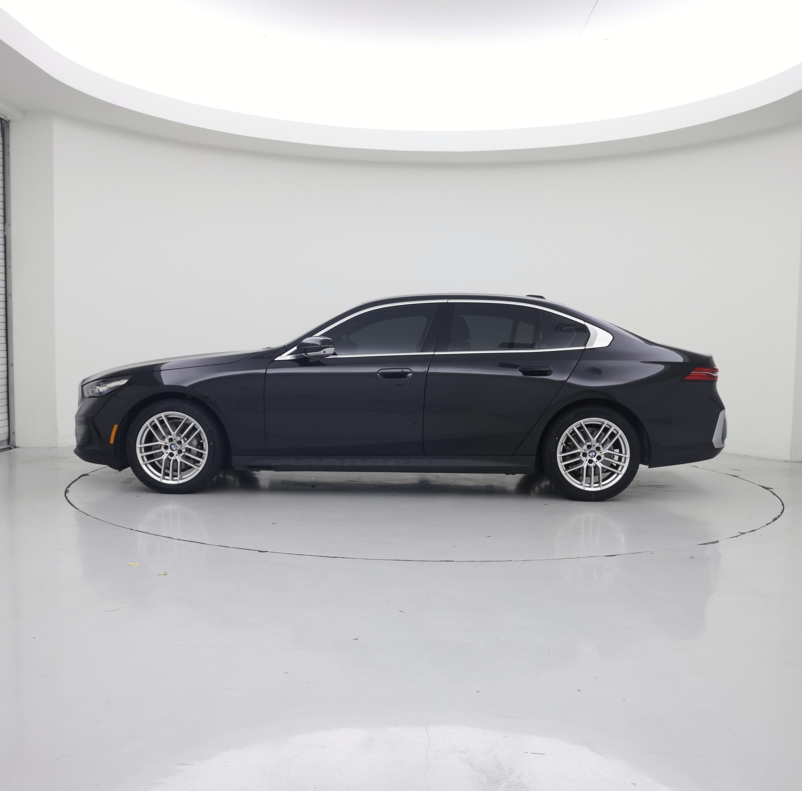 Thumbnail: 2024 BMW 5 Series - 3