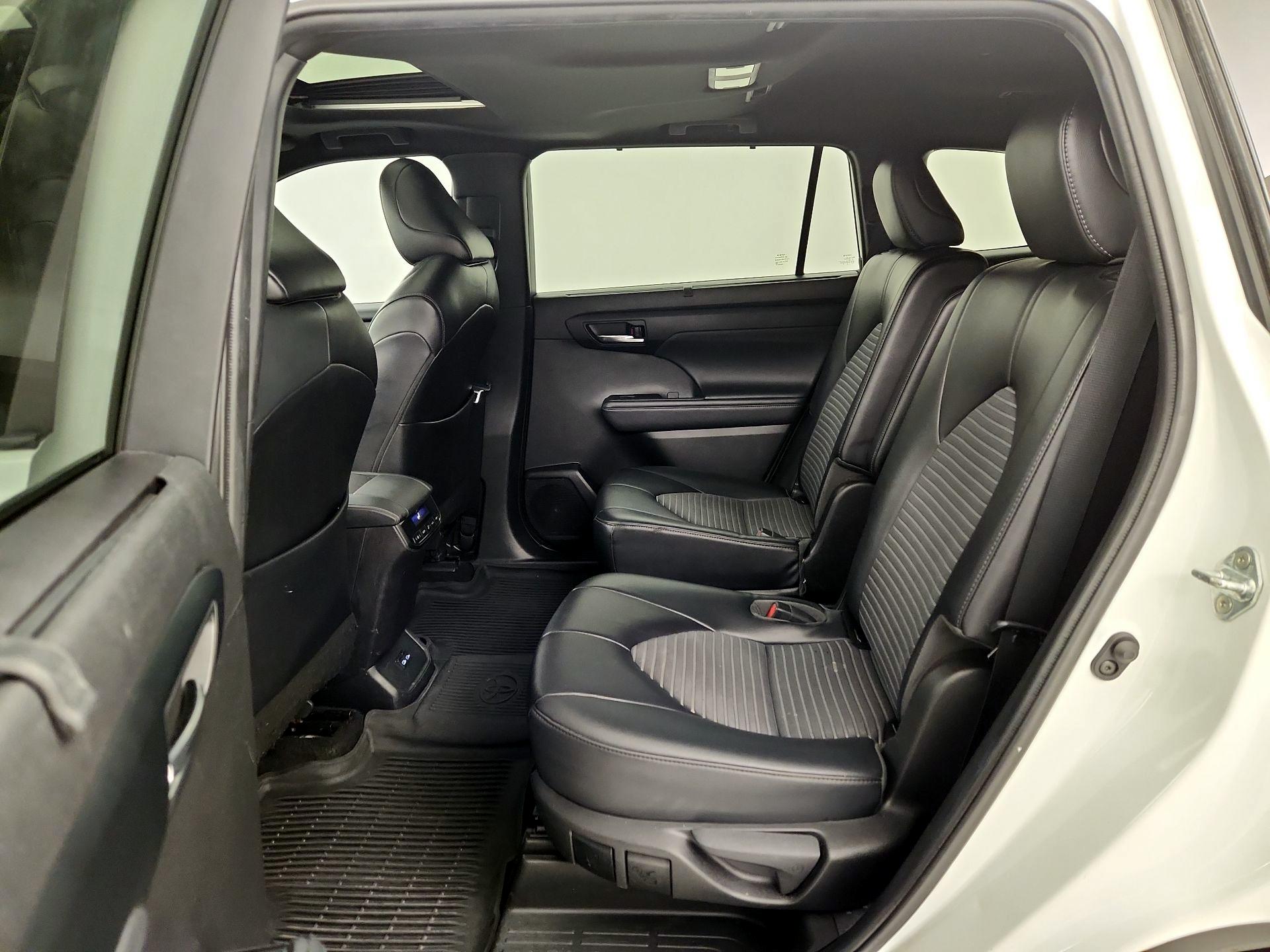 Thumbnail: 2022 Toyota Highlander - 20