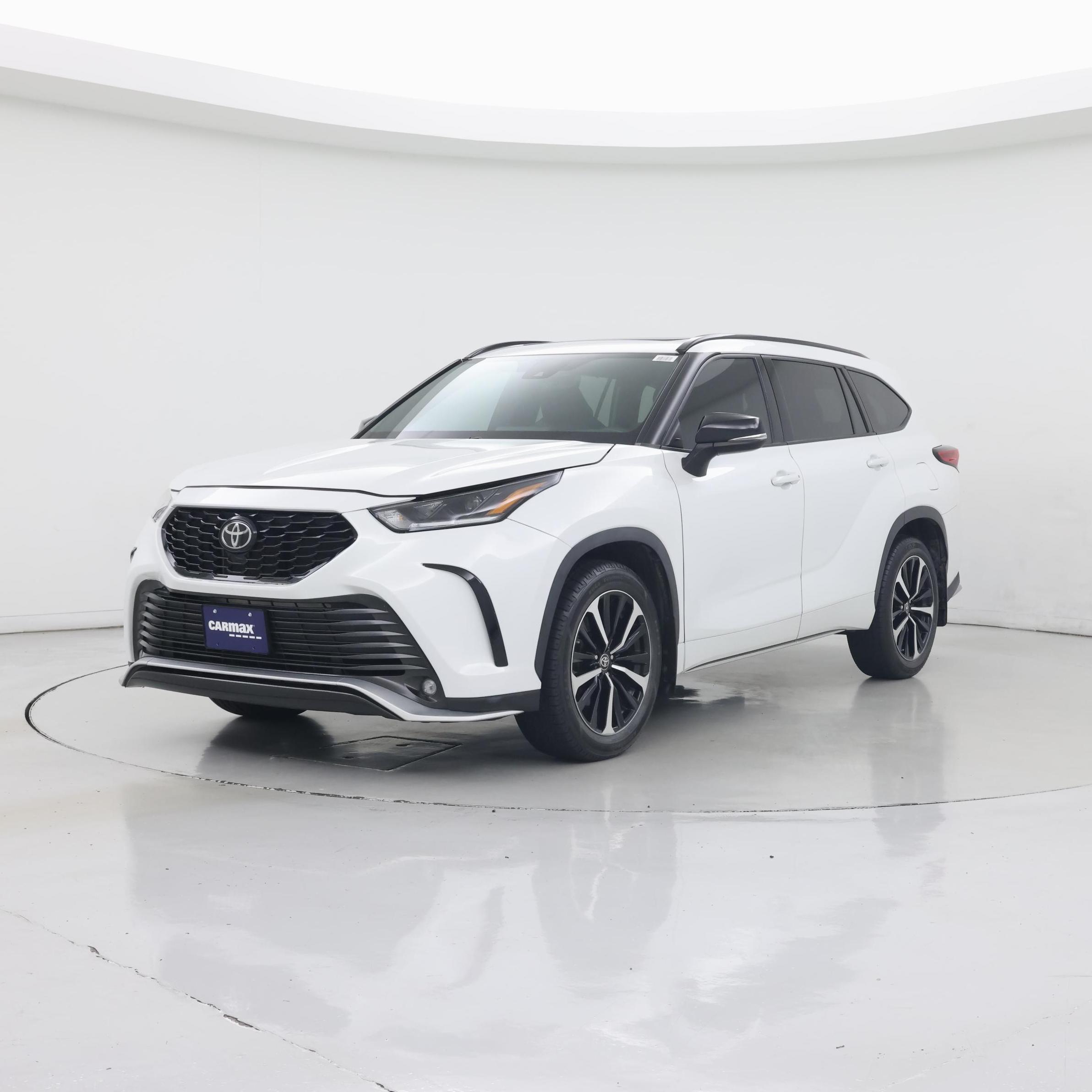 Thumbnail: 2022 Toyota Highlander - 4
