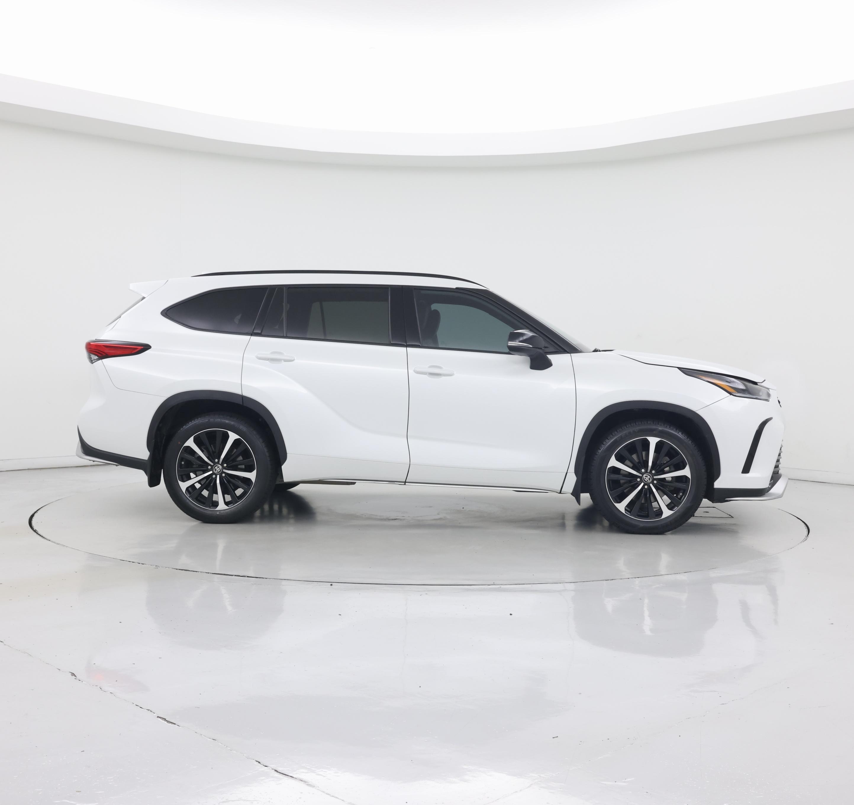 Thumbnail: 2022 Toyota Highlander - 7