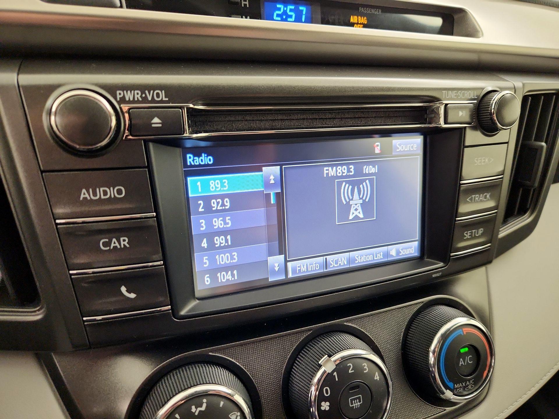 Thumbnail: 2014 Toyota RAV4 - 15