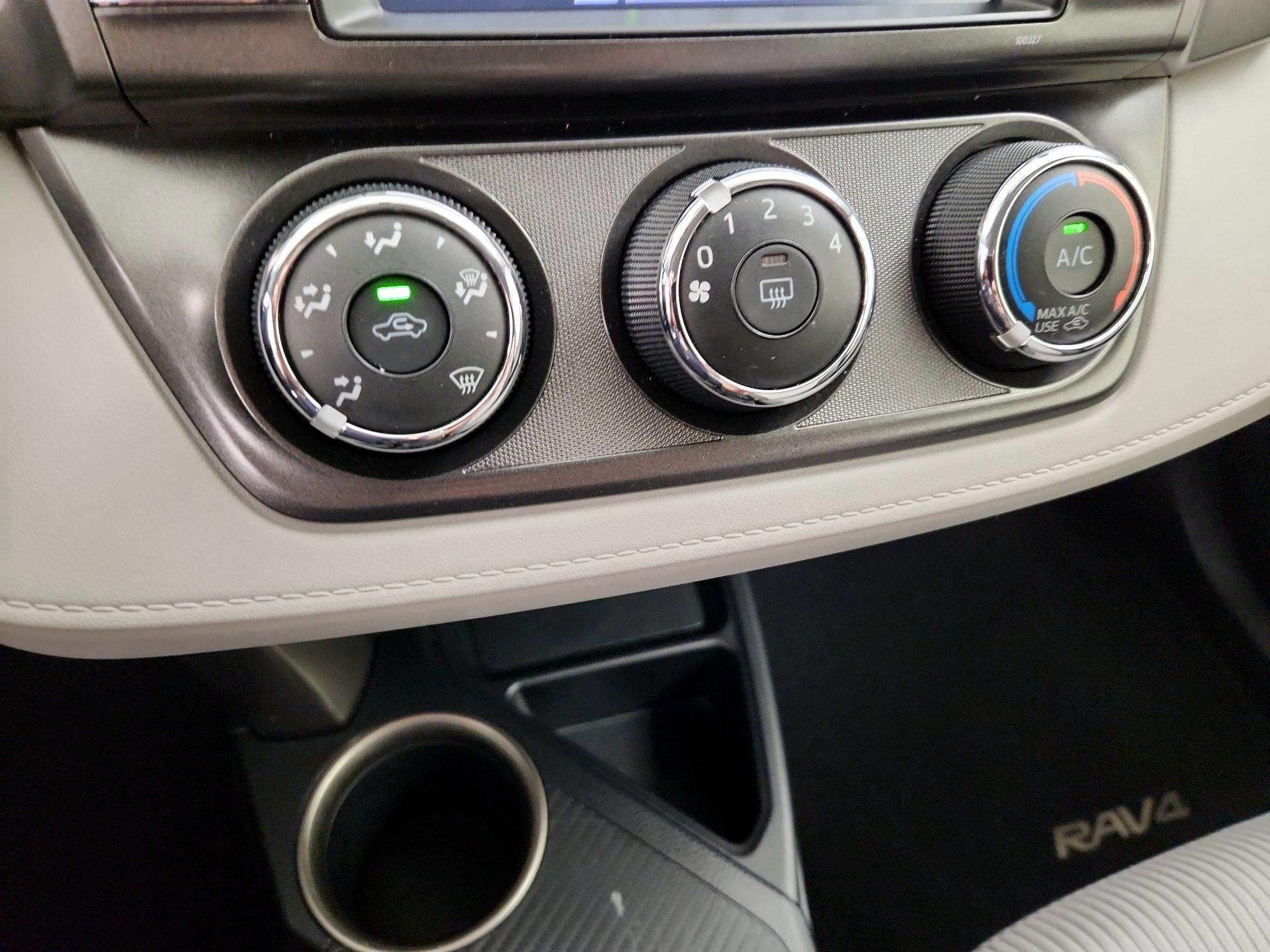 Thumbnail: 2014 Toyota RAV4 - 16