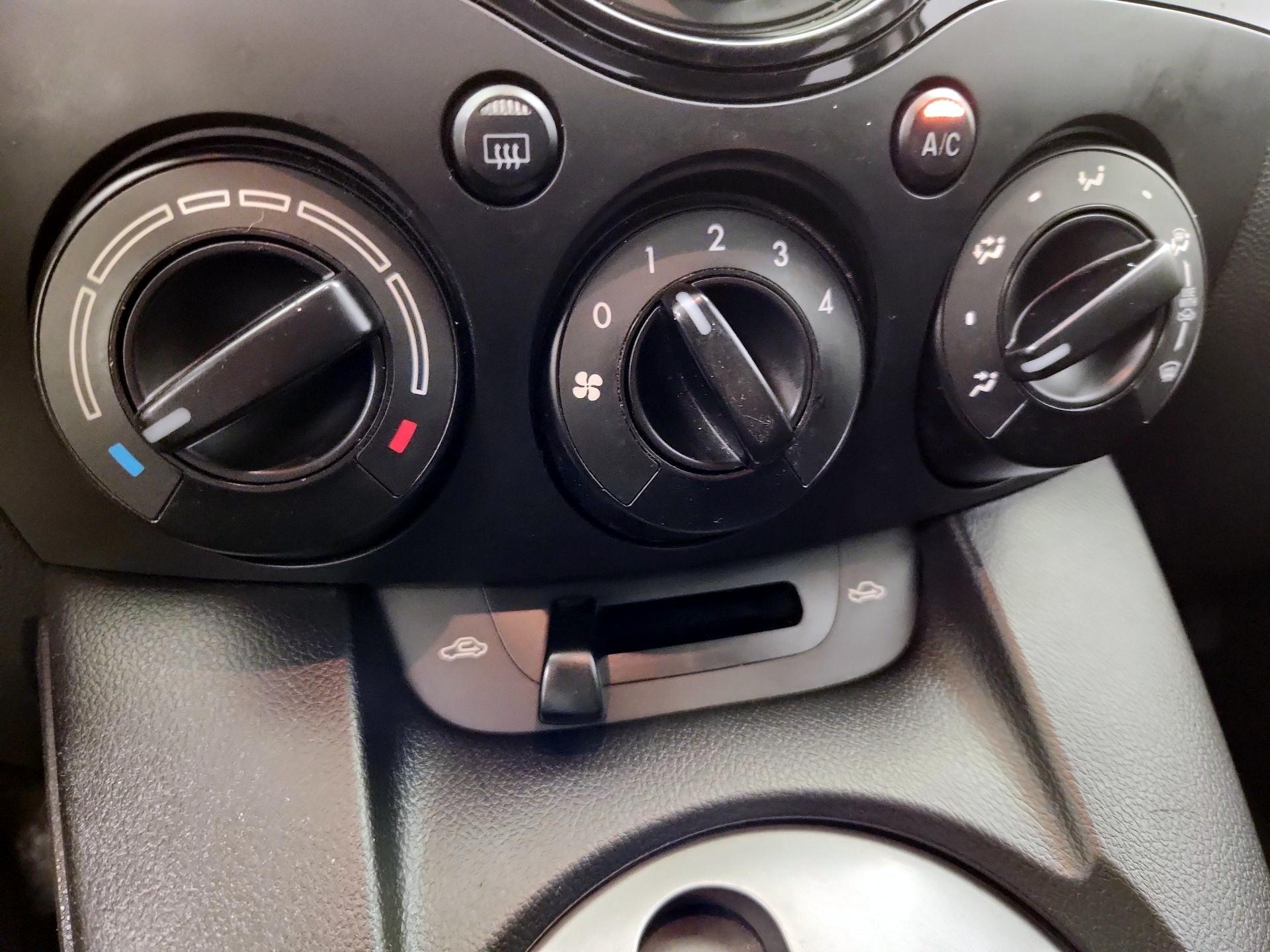 Thumbnail: 2014 Mazda Mazda2 - 15