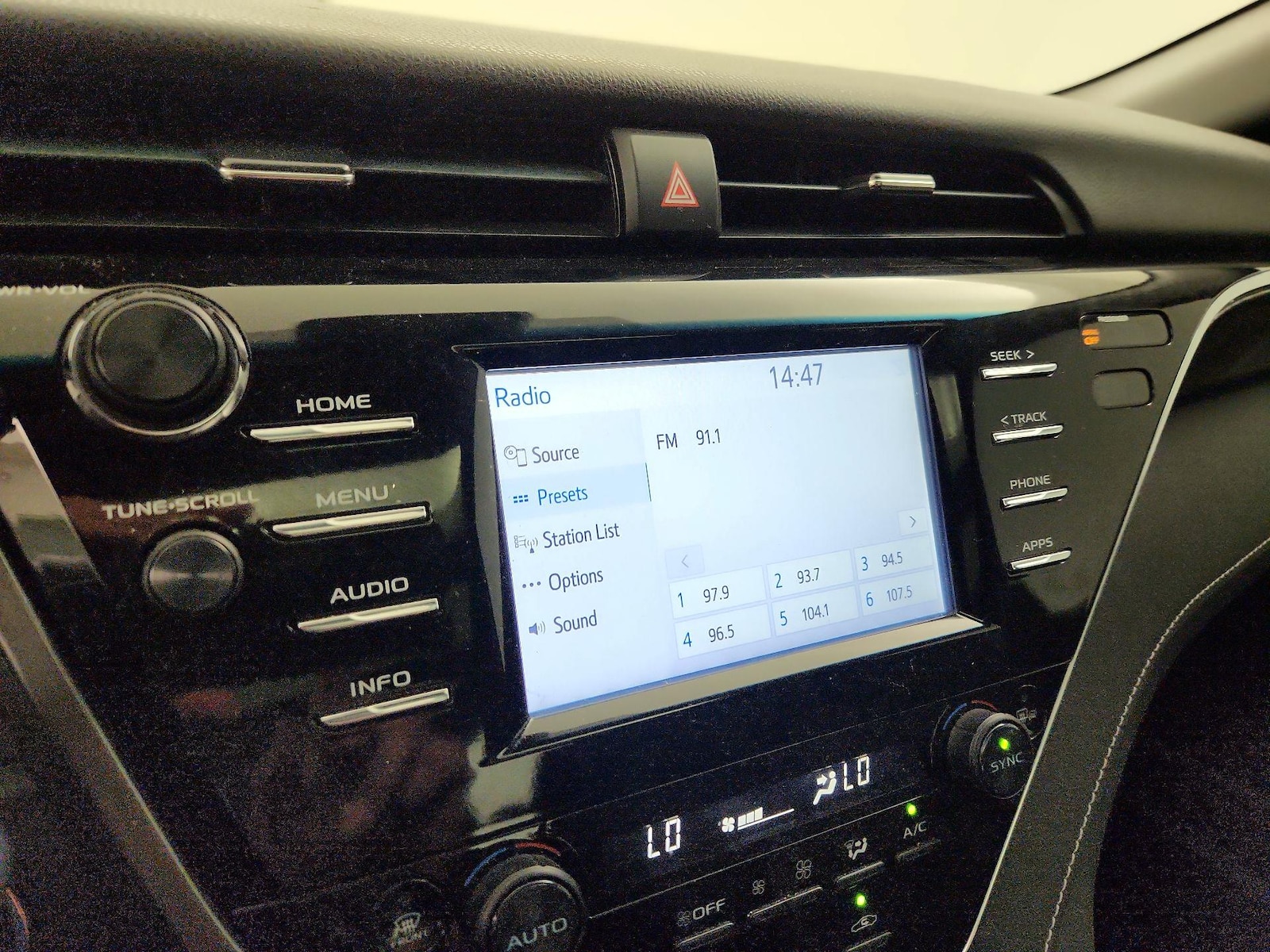 2018 Toyota Camry XSE - Photo 16