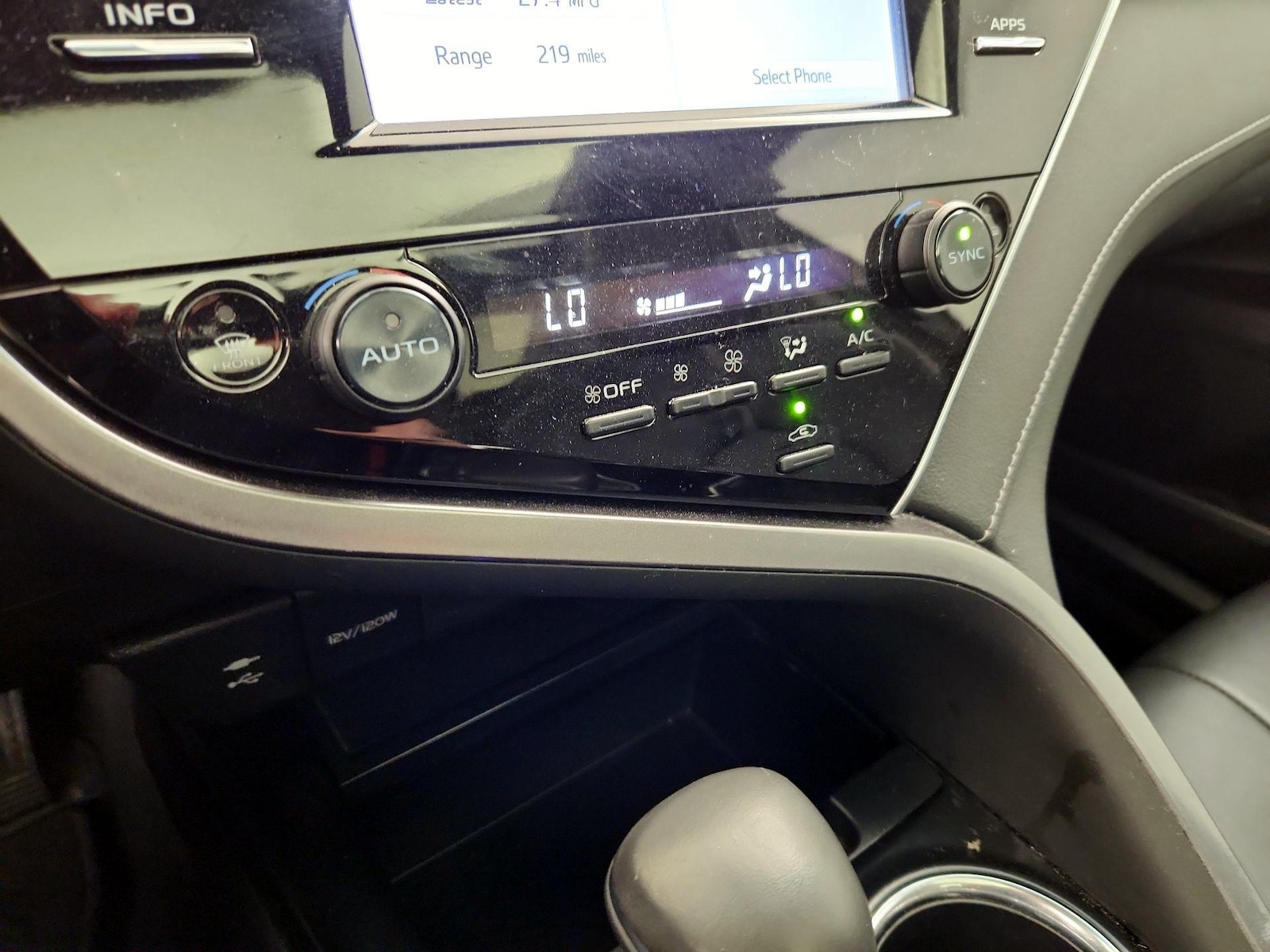 2018 Toyota Camry XSE - Photo 17