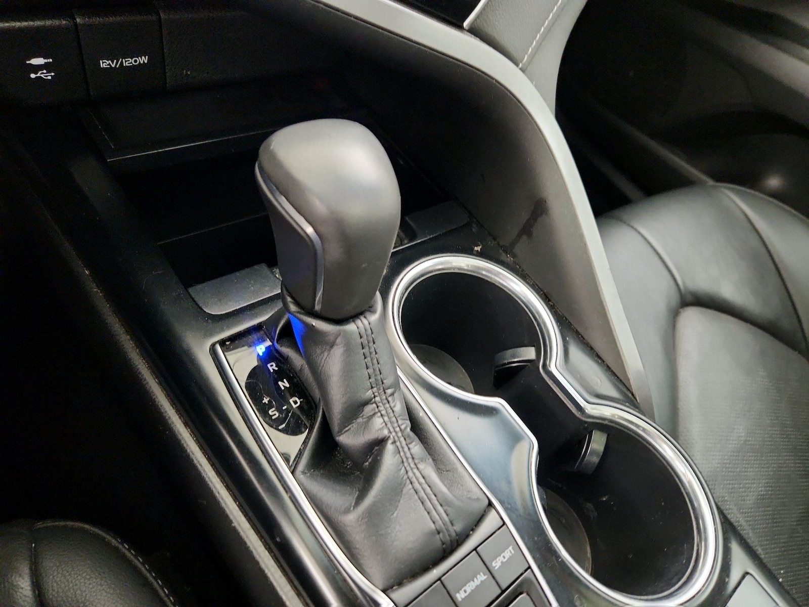 2018 Toyota Camry XSE - Photo 18