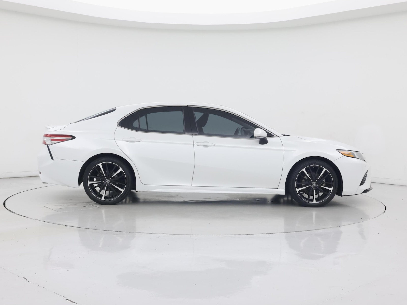 2018 Toyota Camry XSE - Photo 8