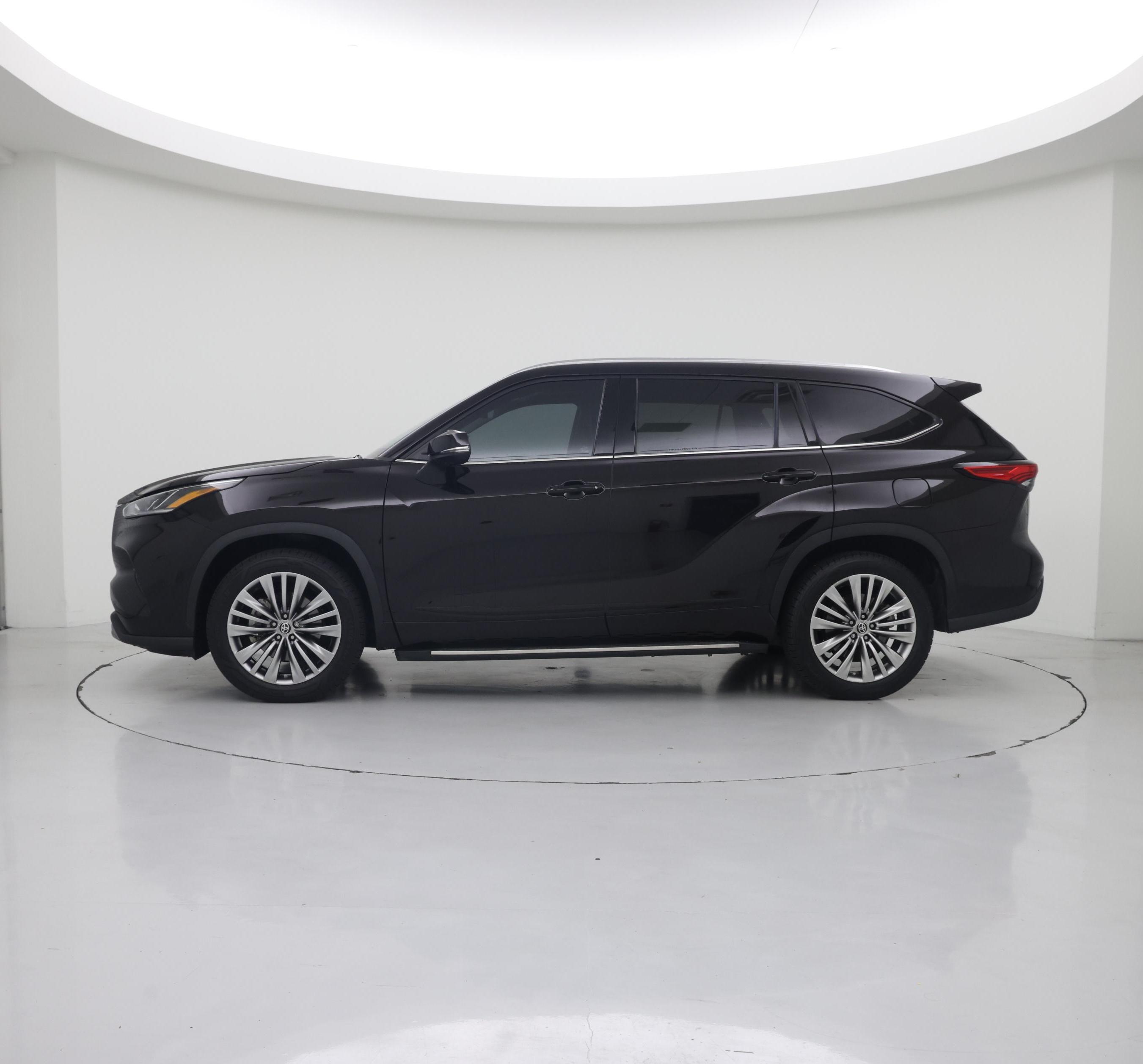 Thumbnail: 2022 Toyota Highlander - 3