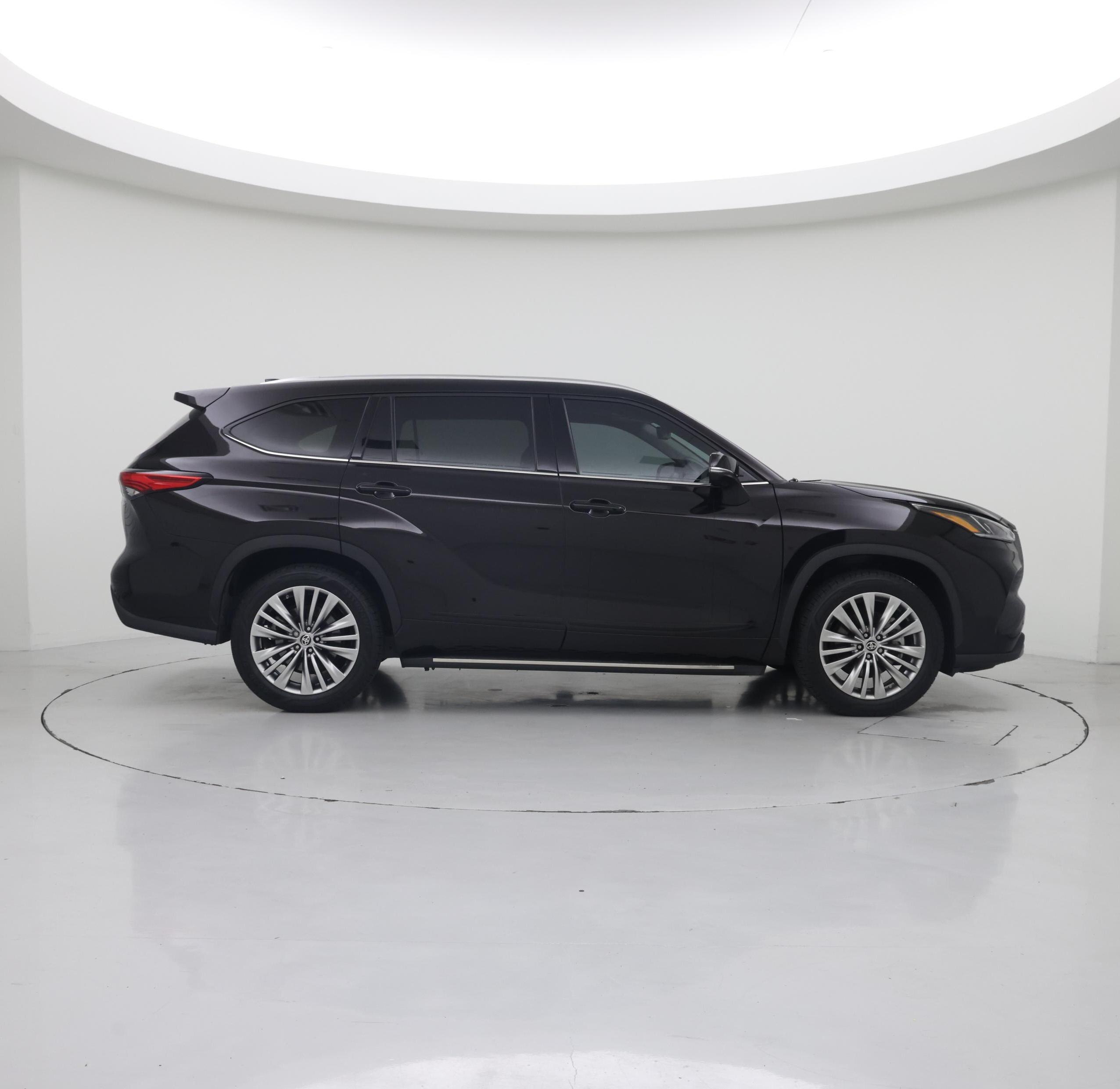 Thumbnail: 2022 Toyota Highlander - 7