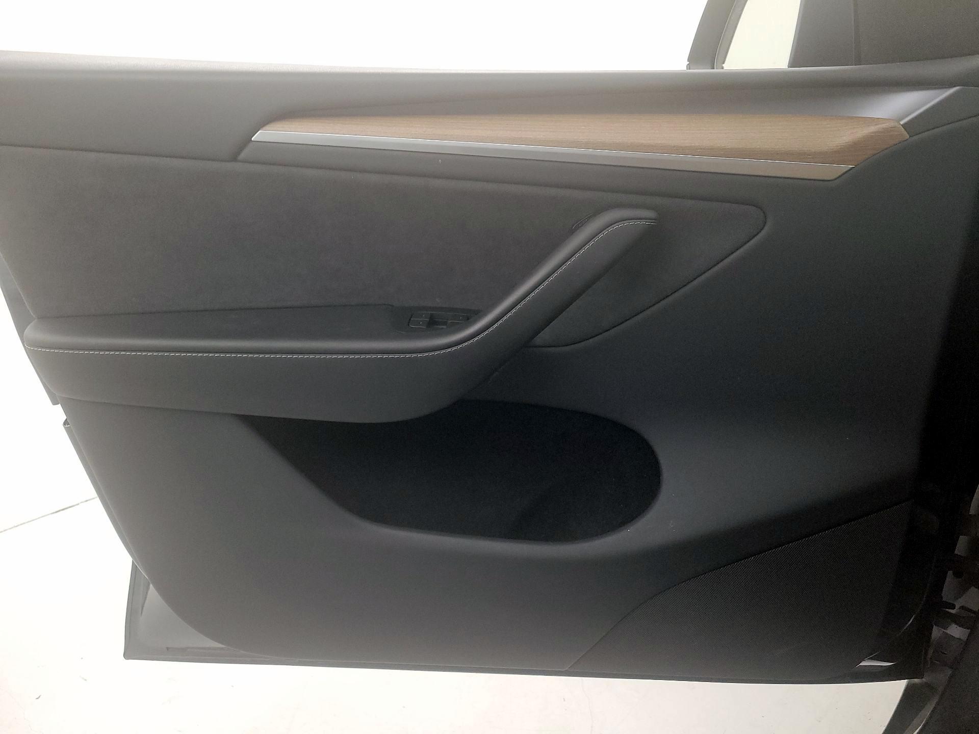Thumbnail: 2023 Tesla Model Y - 12
