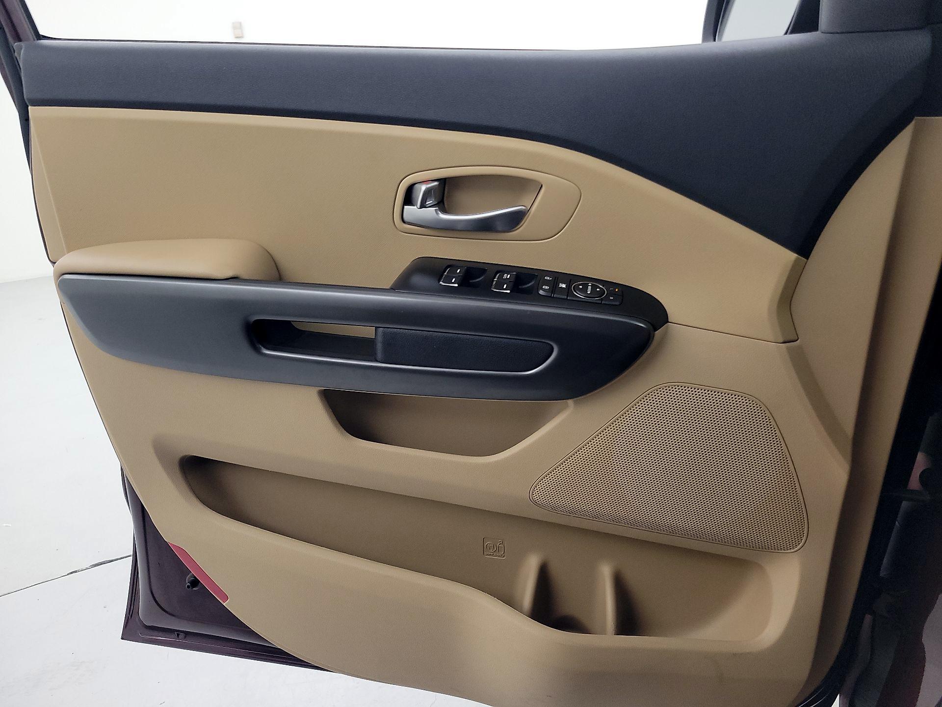 Thumbnail: 2020 Kia Sedona - 12