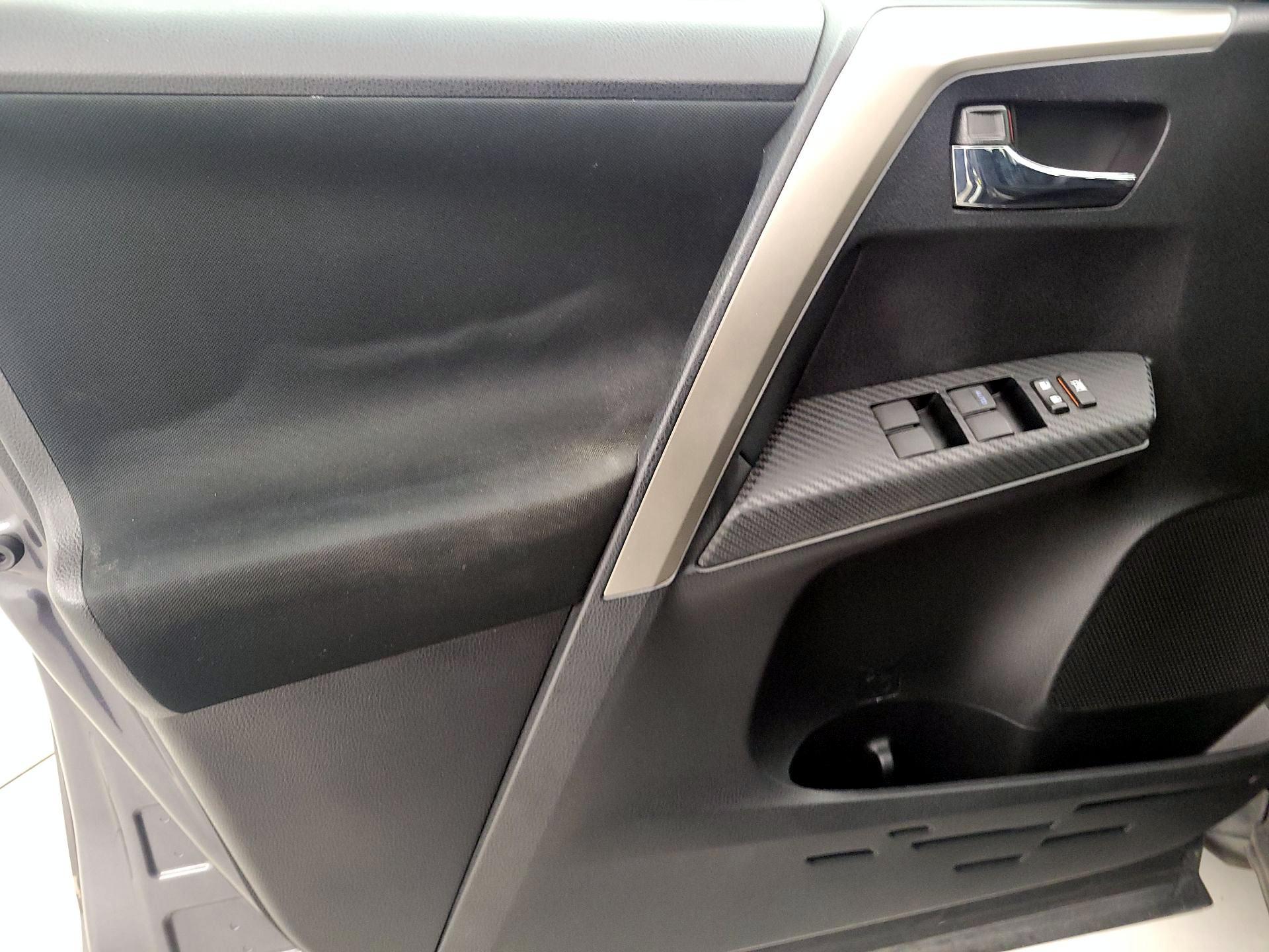 Thumbnail: 2015 Toyota RAV4 - 12