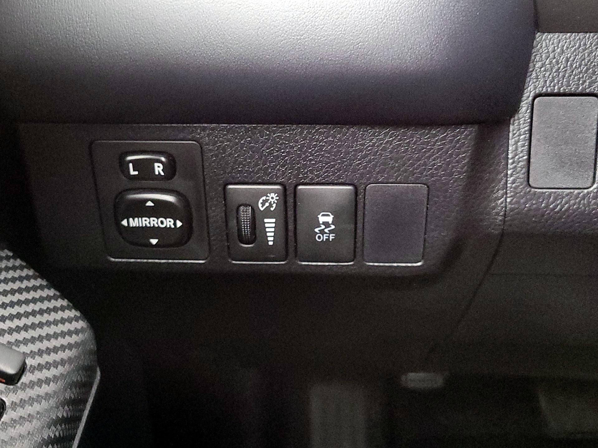 Thumbnail: 2015 Toyota RAV4 - 13