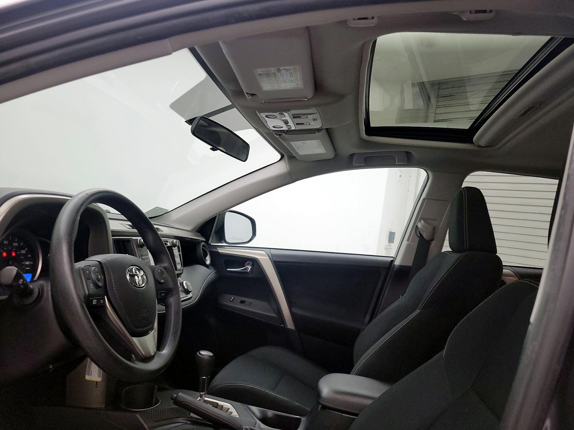 Thumbnail: 2015 Toyota RAV4 - 19