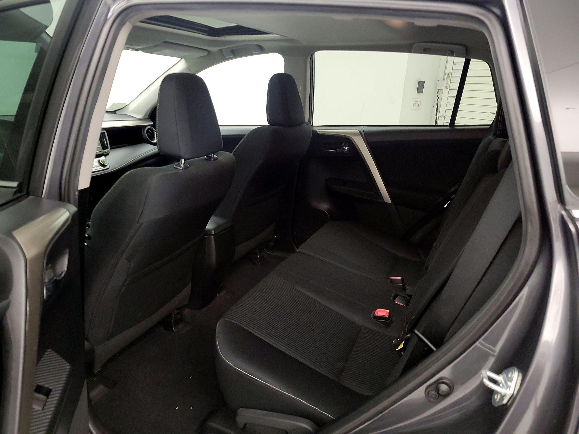 Thumbnail: 2015 Toyota RAV4 - 20