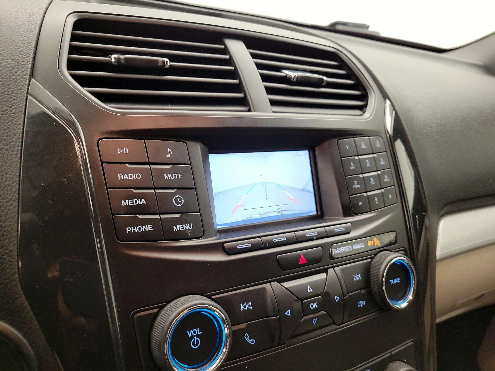 Thumbnail: 2019 Ford Explorer - 14