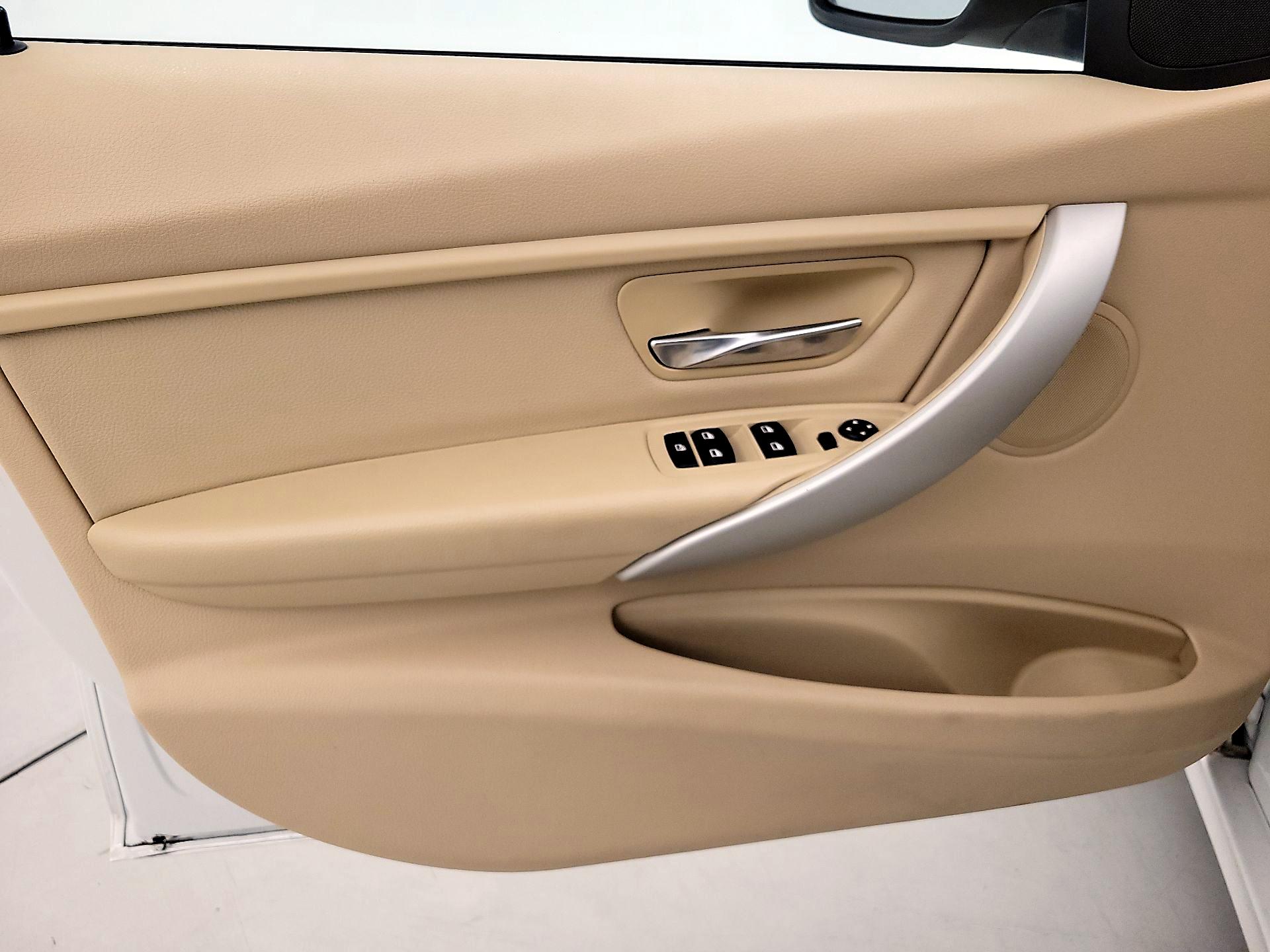 Thumbnail: 2015 BMW 3 Series - 12