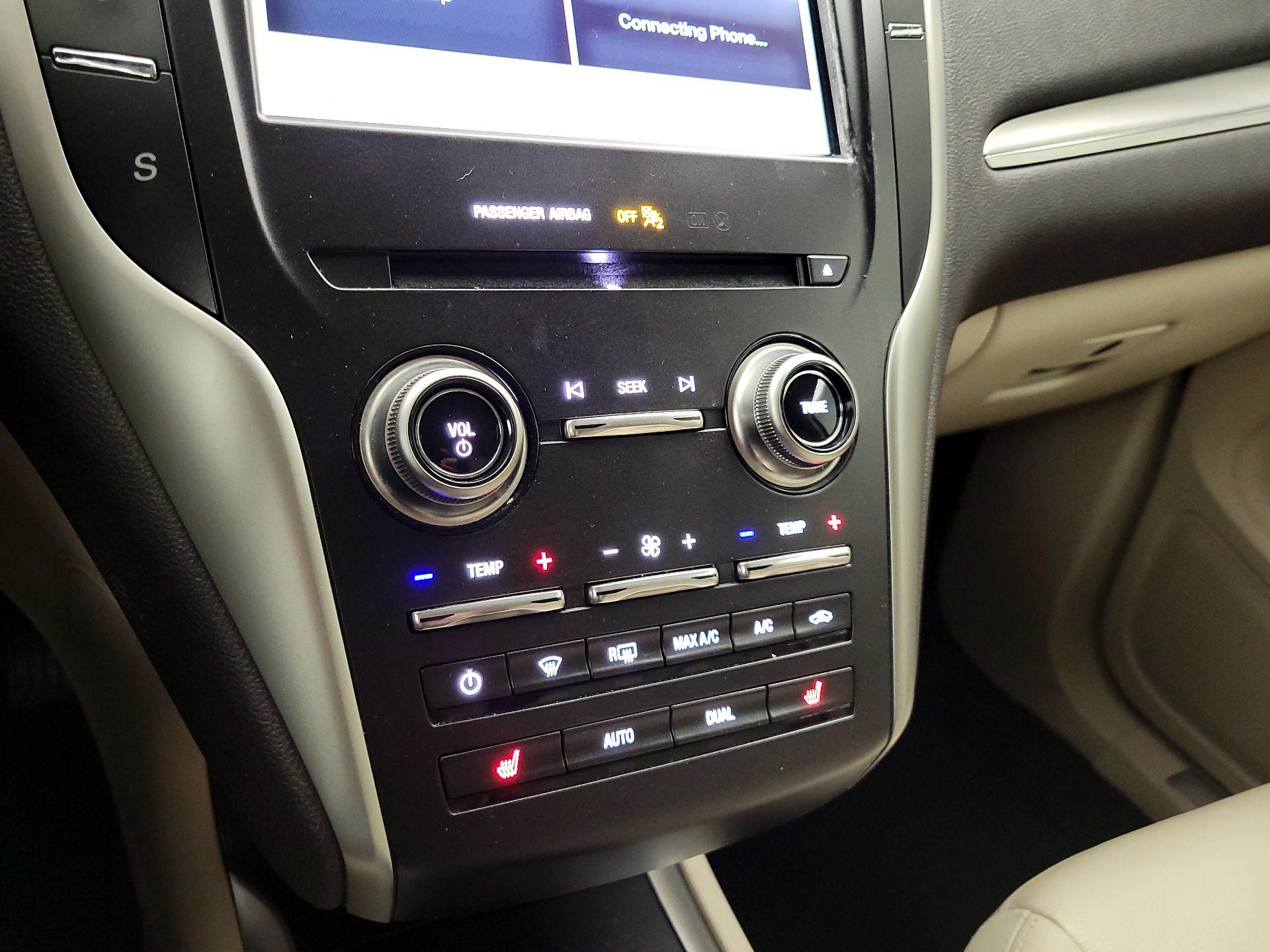 Thumbnail: 2019 Lincoln MKC - 16