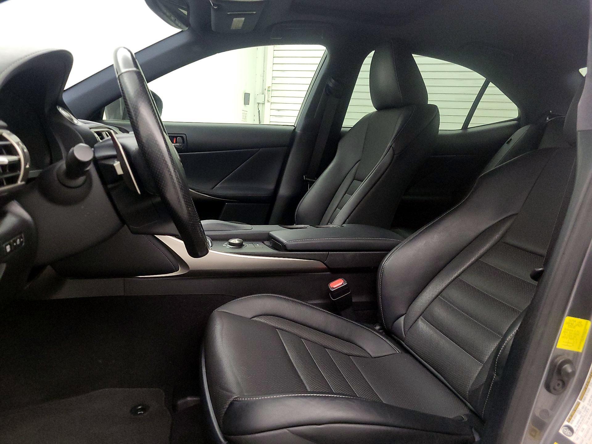 Thumbnail: 2016 Lexus IS - 11