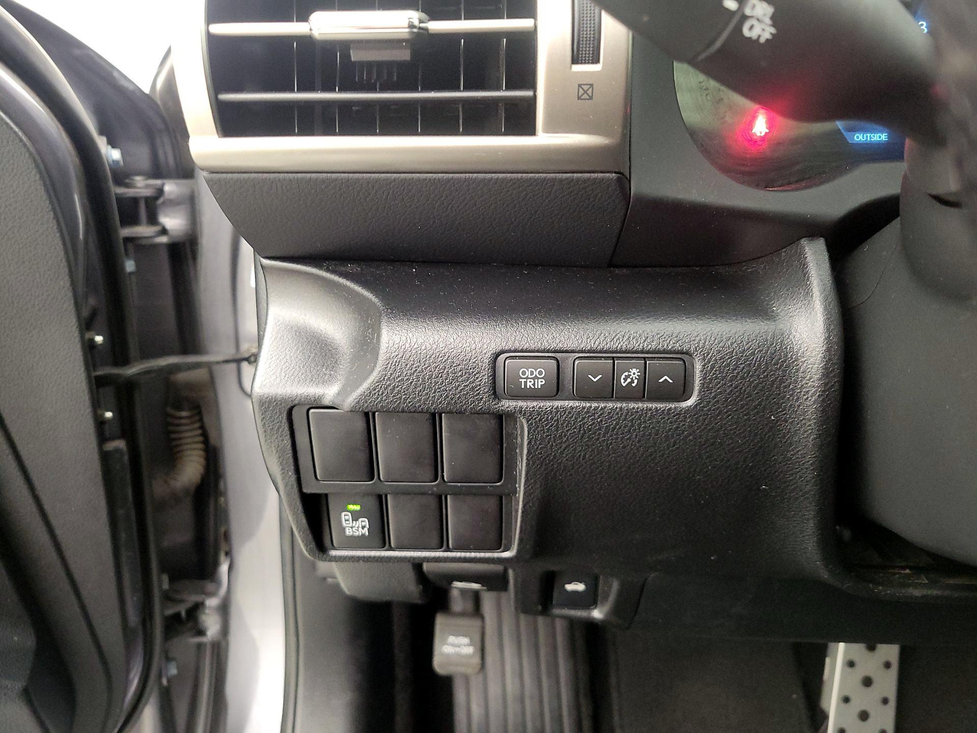 Thumbnail: 2016 Lexus IS - 13