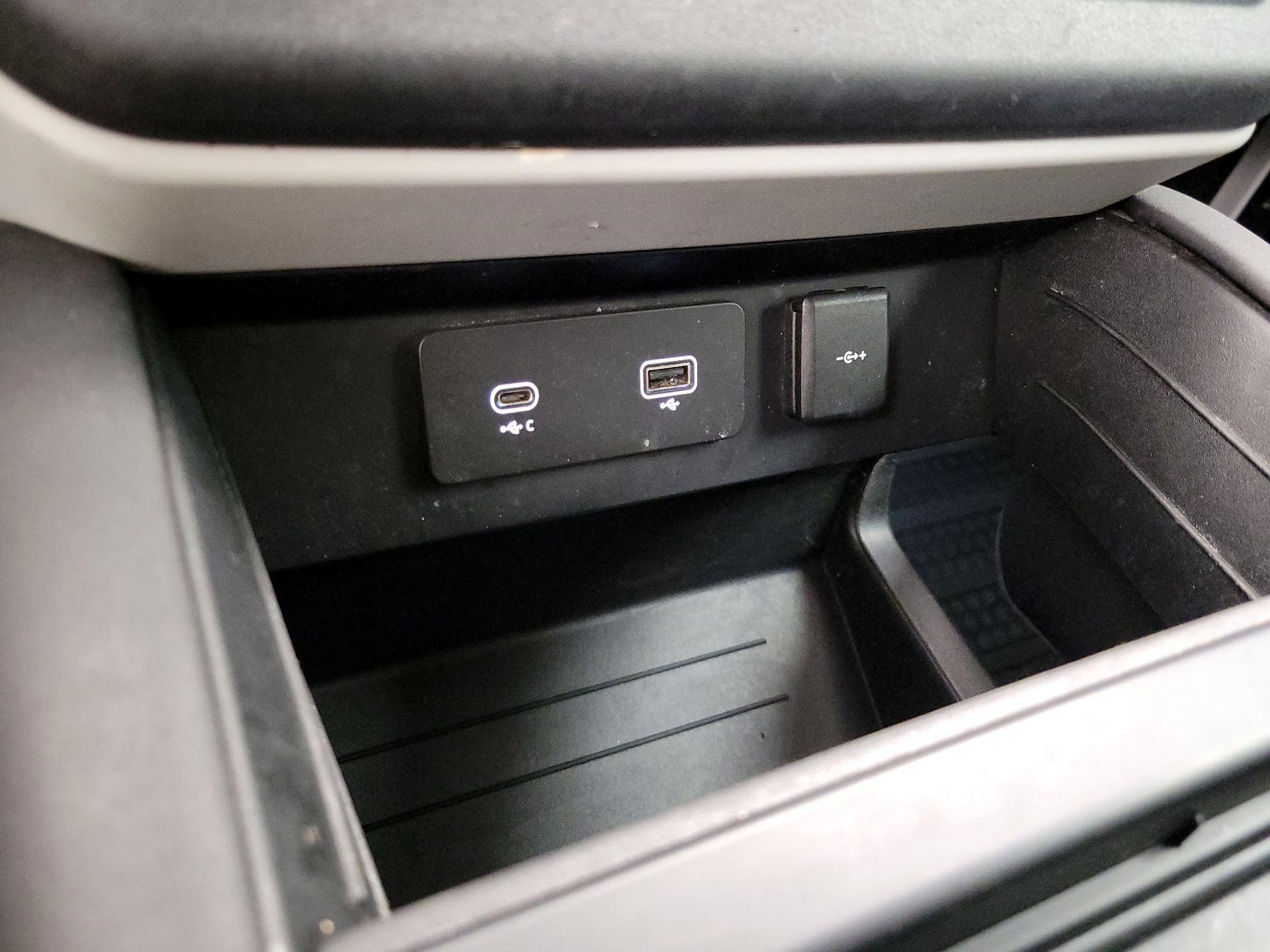 Thumbnail: 2020 Land Rover Defender - 19