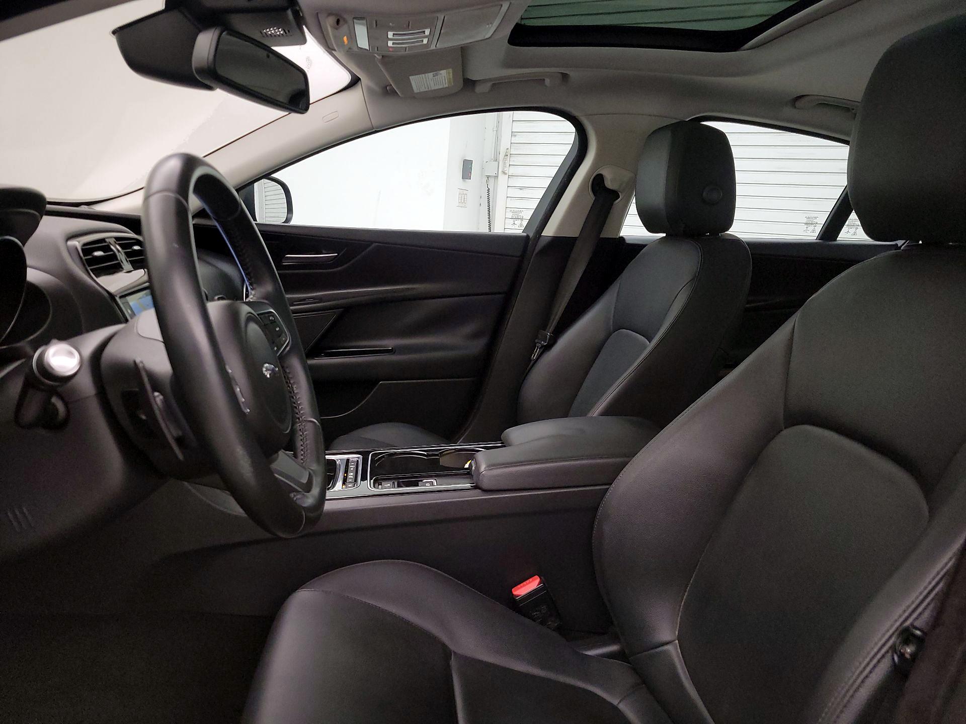 Thumbnail: 2017 Jaguar XE - 11