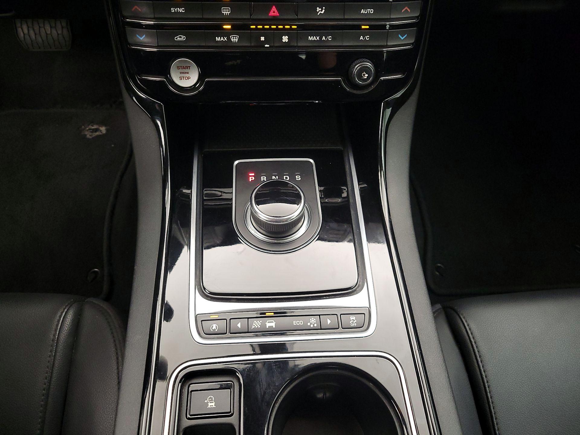 Thumbnail: 2017 Jaguar XE - 18