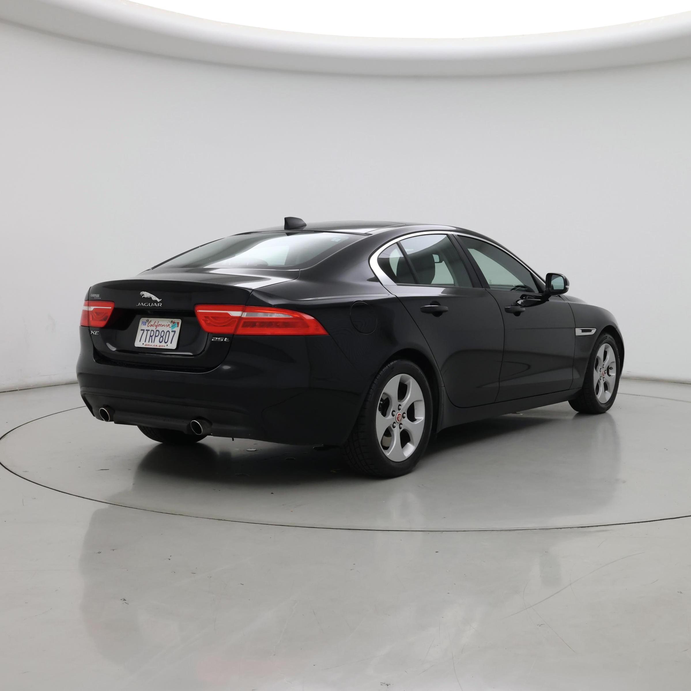 Thumbnail: 2017 Jaguar XE - 8