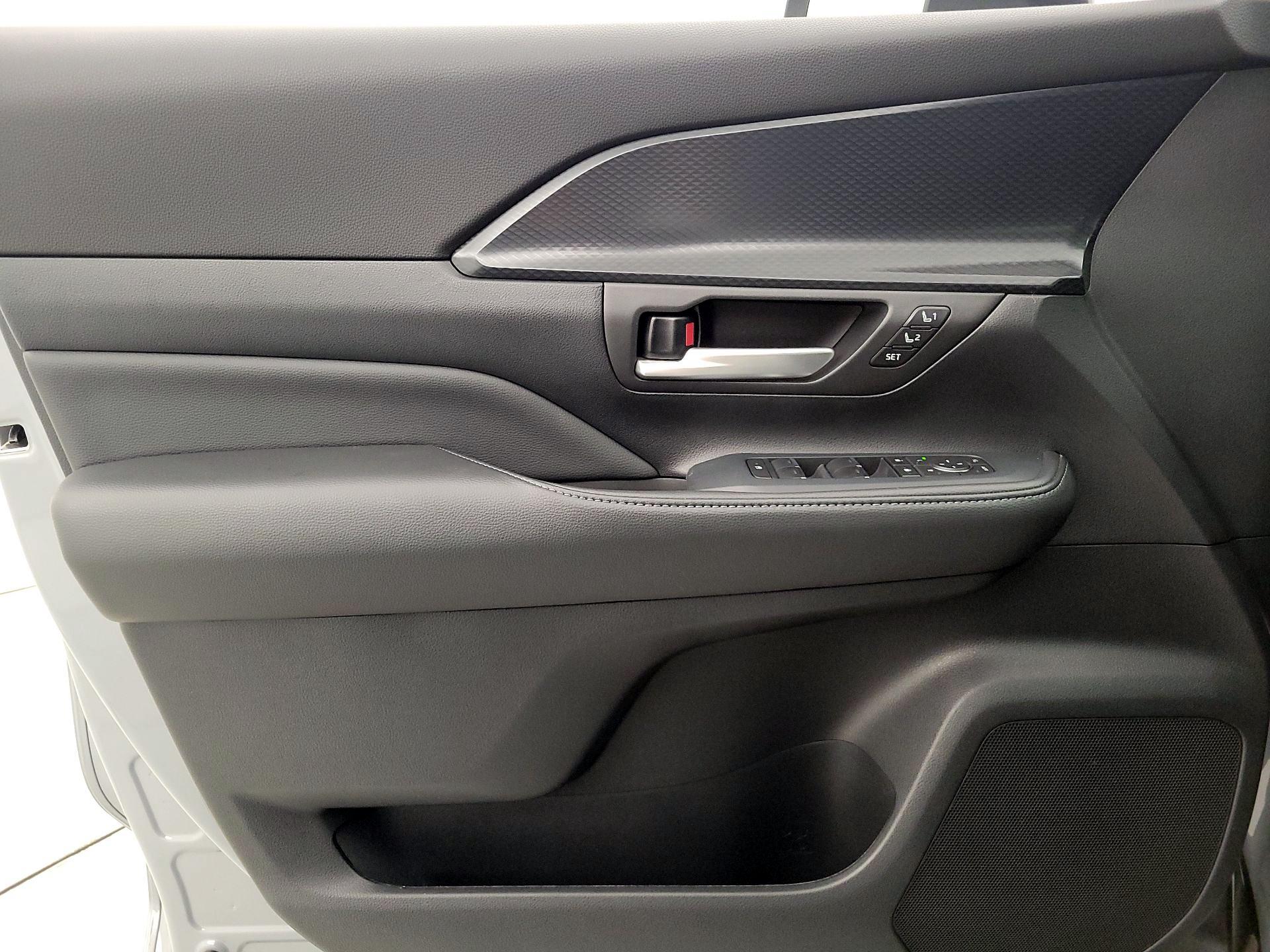 Thumbnail: 2025 Toyota Highlander - 12