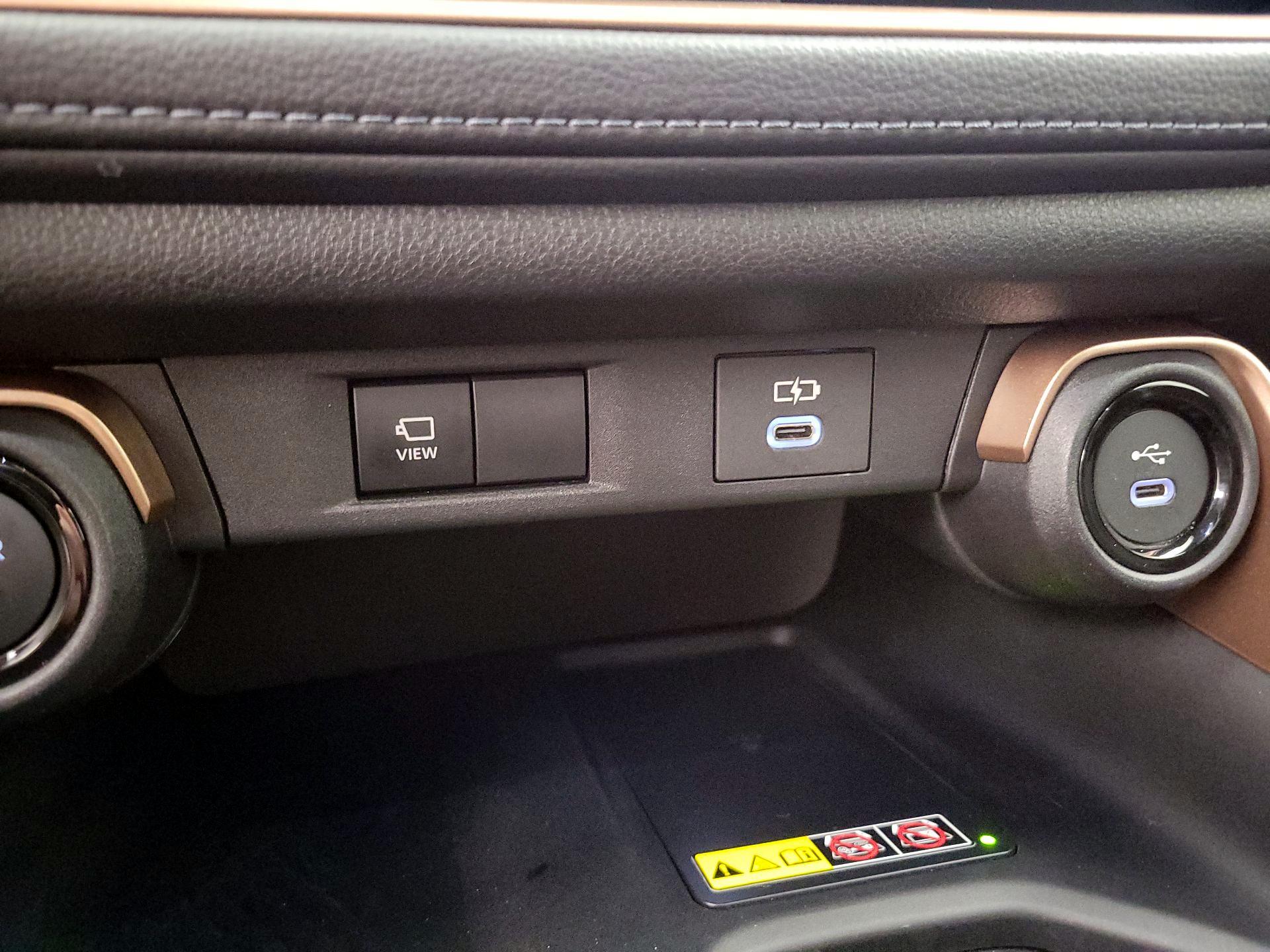 Thumbnail: 2025 Toyota Highlander - 18