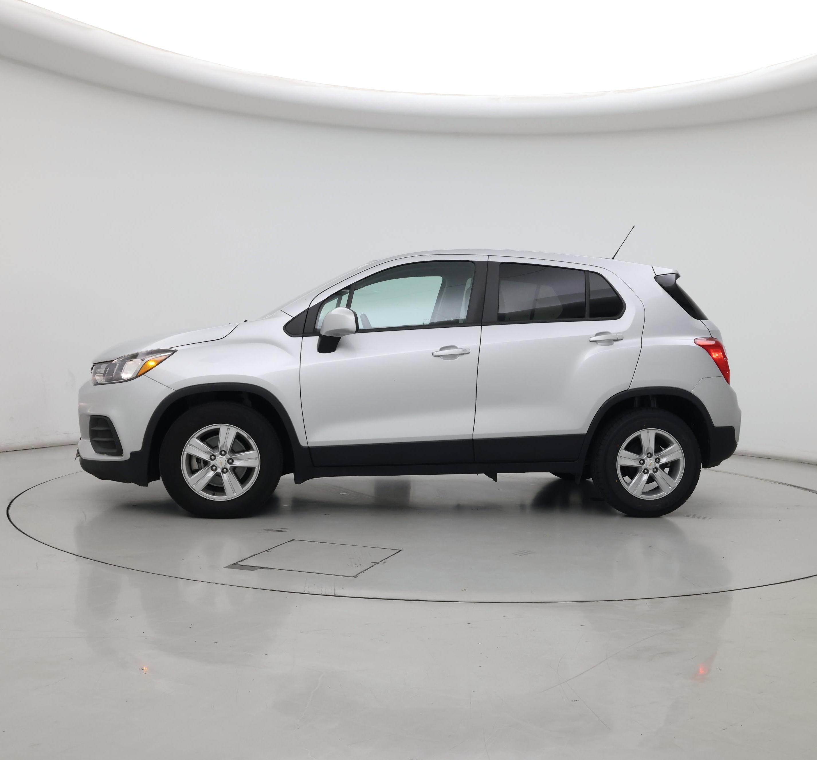 Thumbnail: 2022 Chevrolet Trax - 3