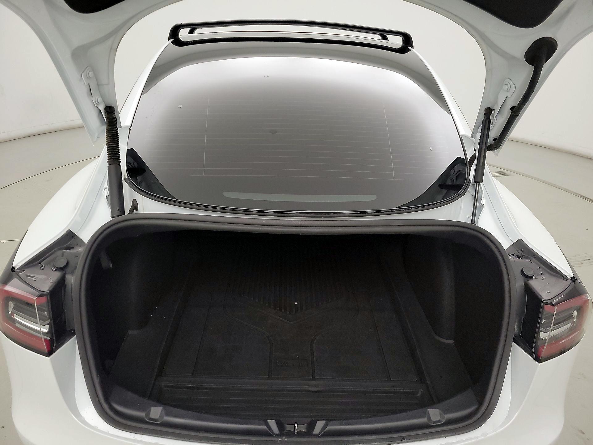 Thumbnail: 2022 Tesla Model 3 - 19