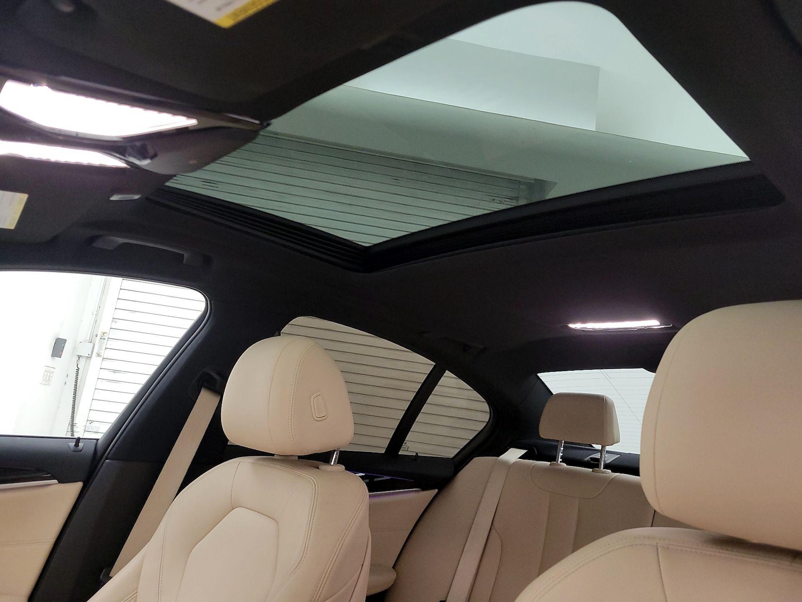 Sunroof(s) & Overhead Airbags