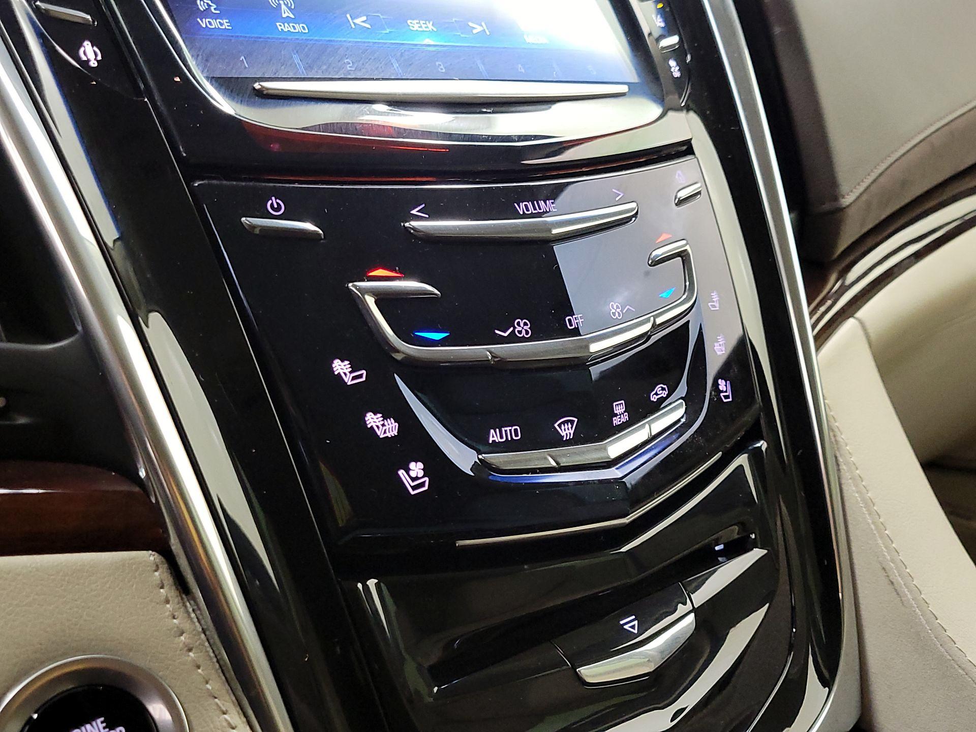 Thumbnail: 2015 Cadillac Escalade - 17